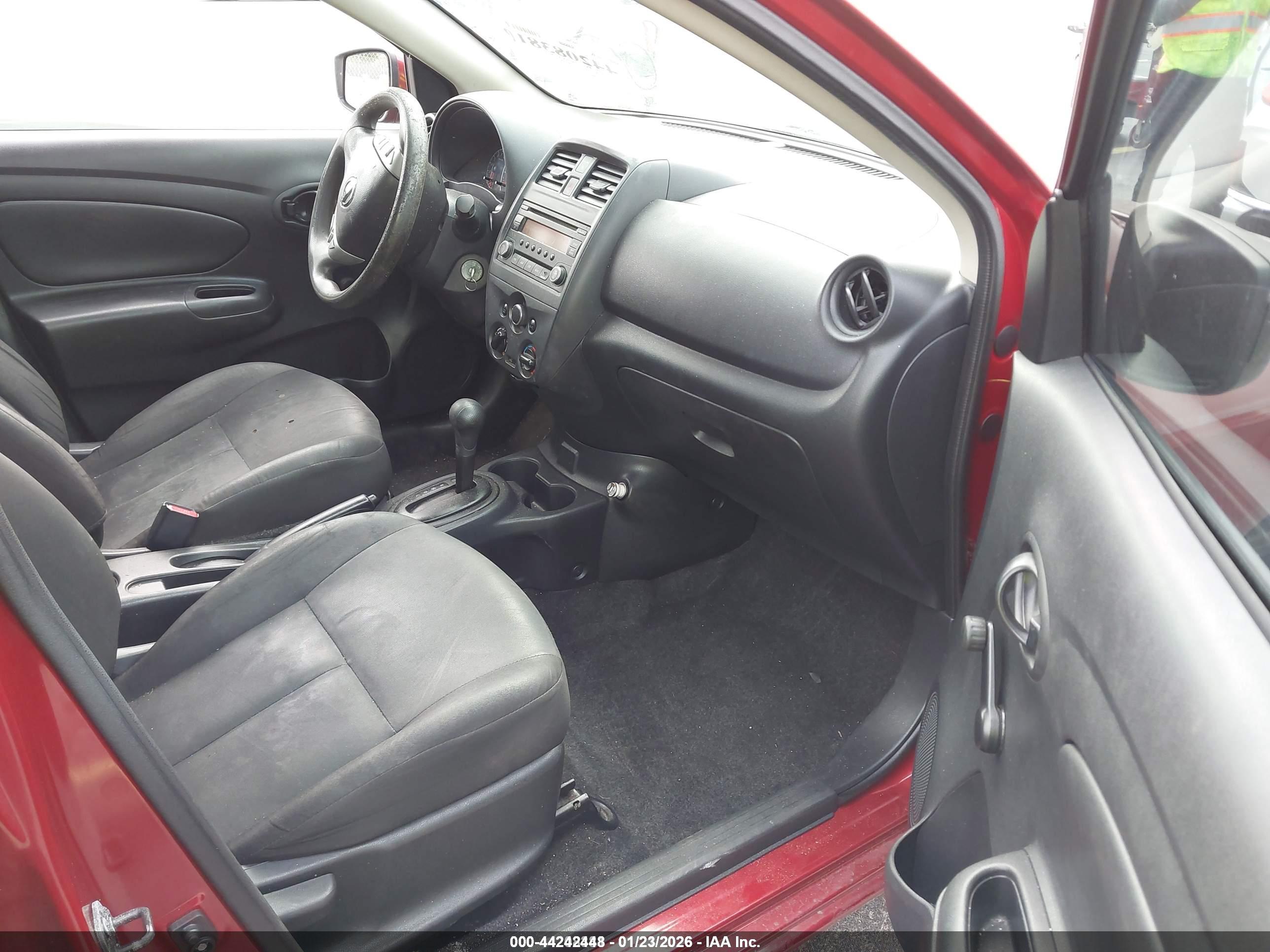 NISSAN VERSA image 5