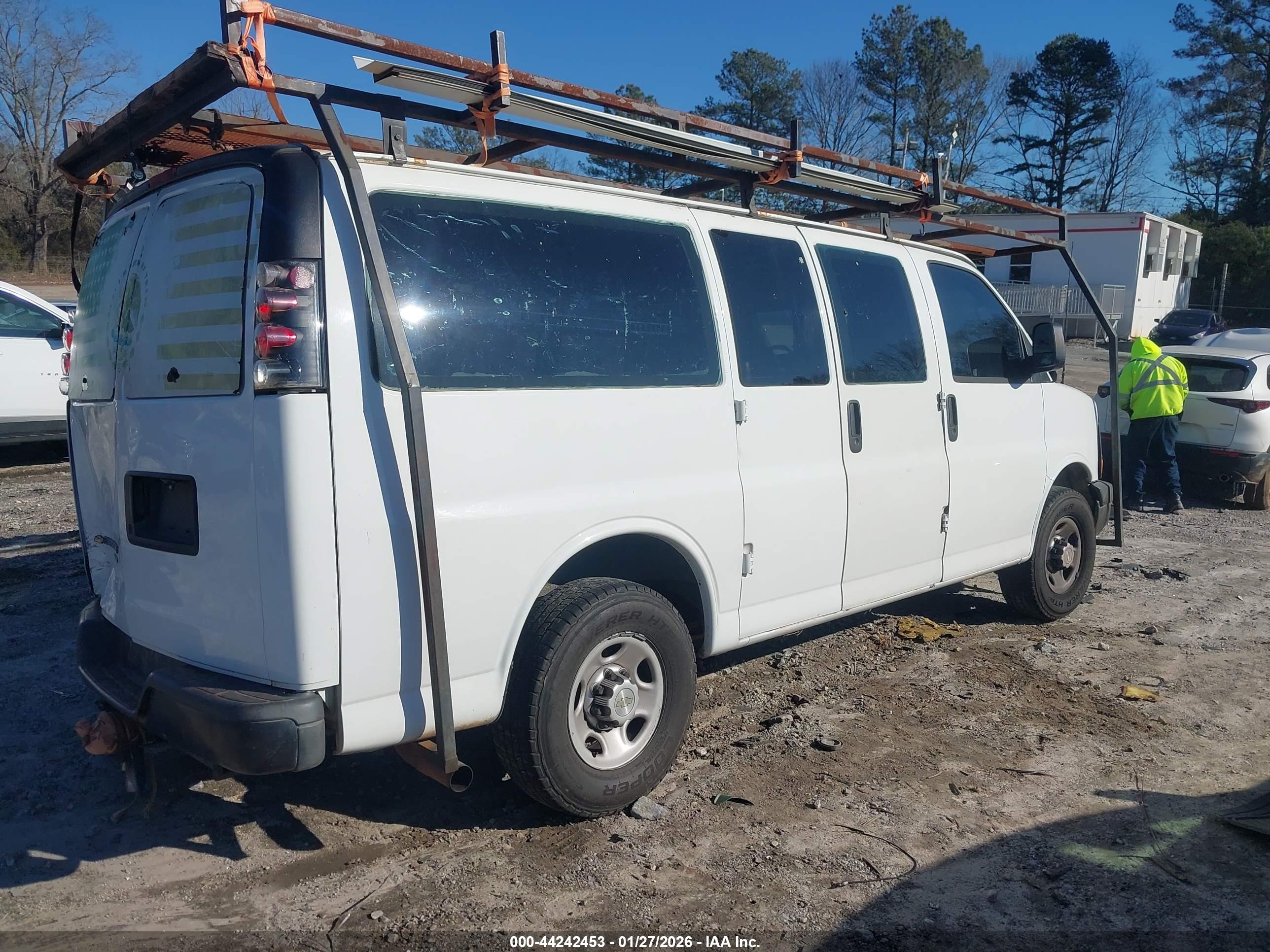 CHEVROLET EXPRESS image 4