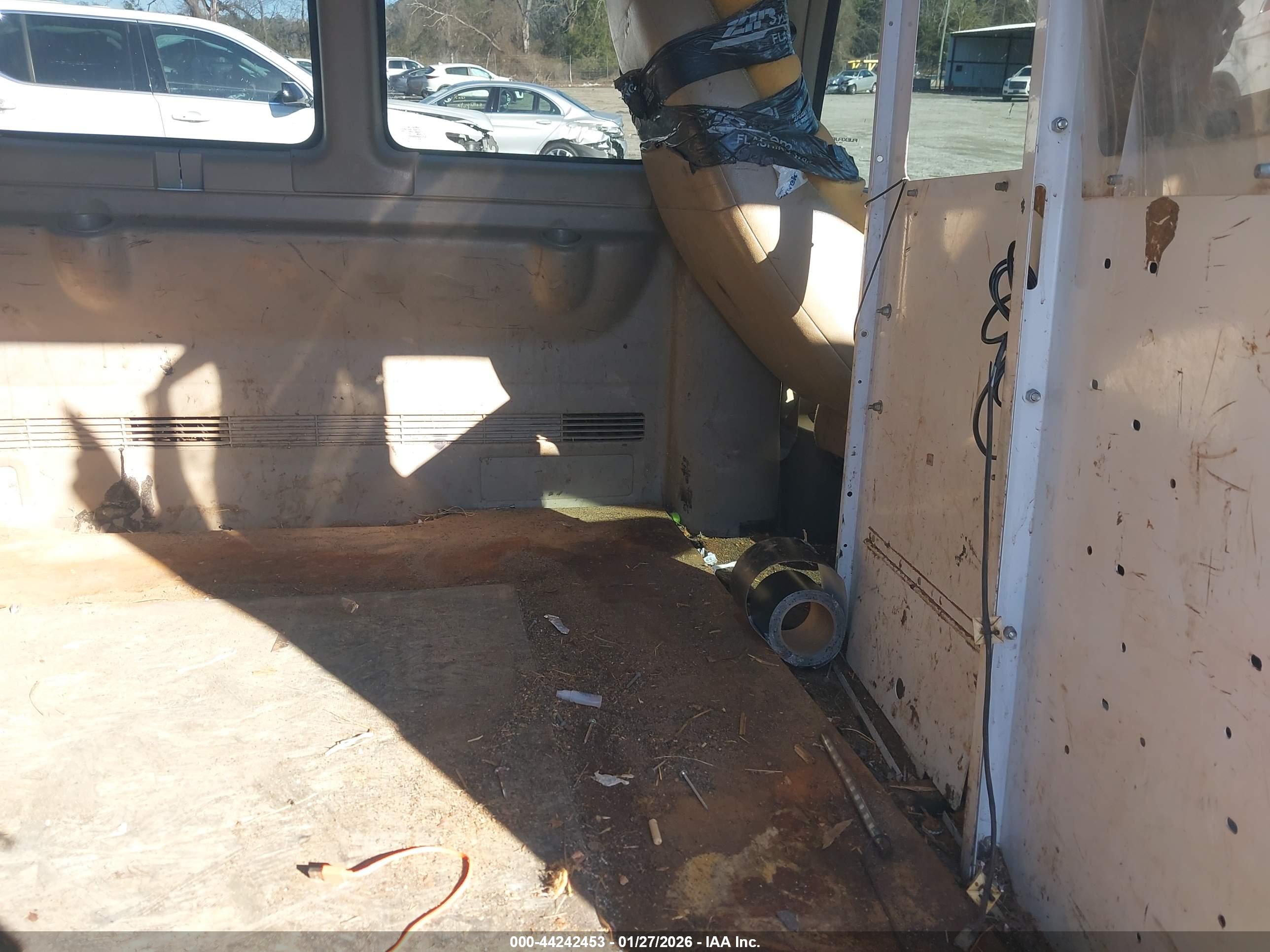 CHEVROLET EXPRESS image 8
