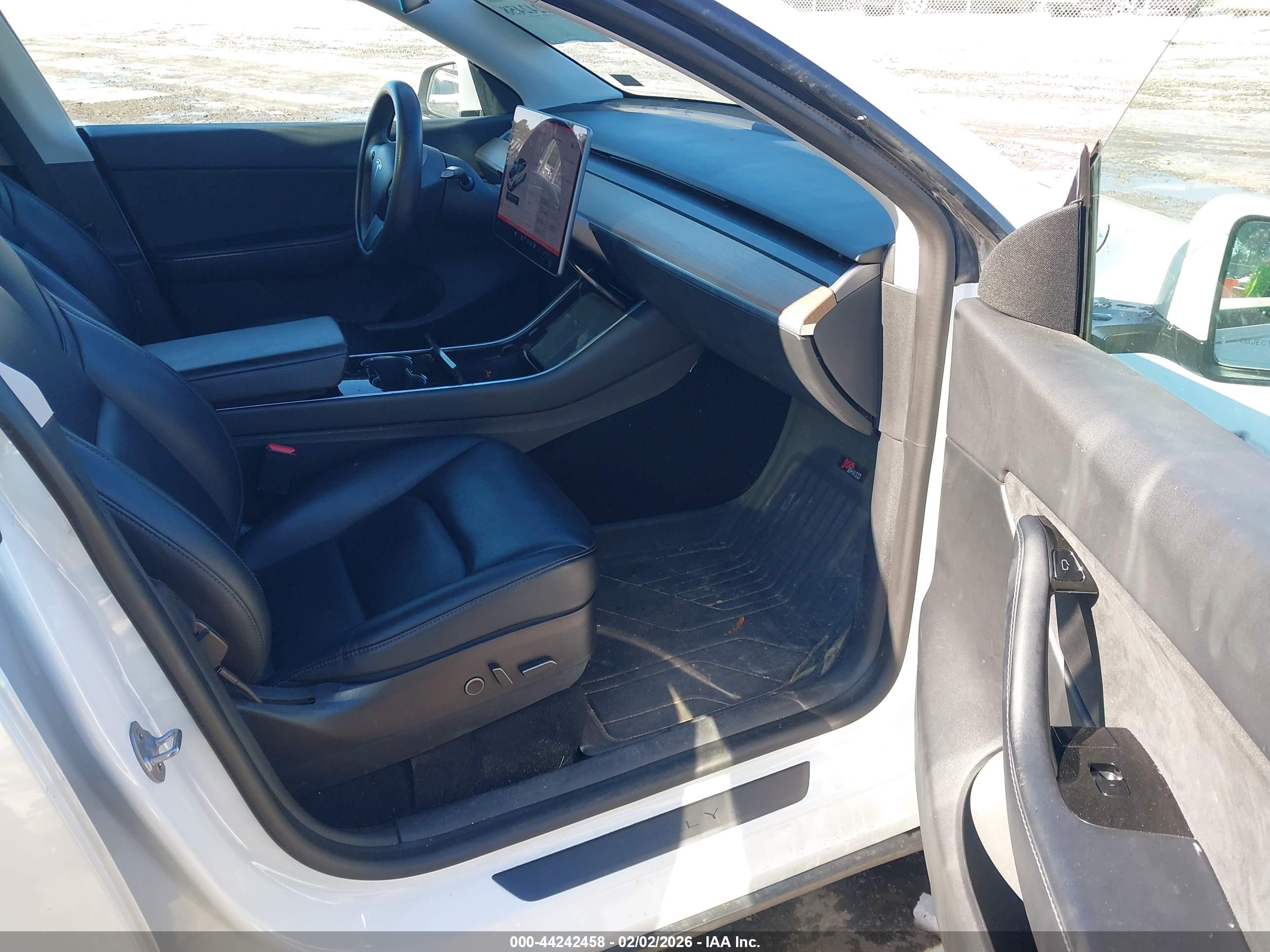 TESLA MODEL image 5