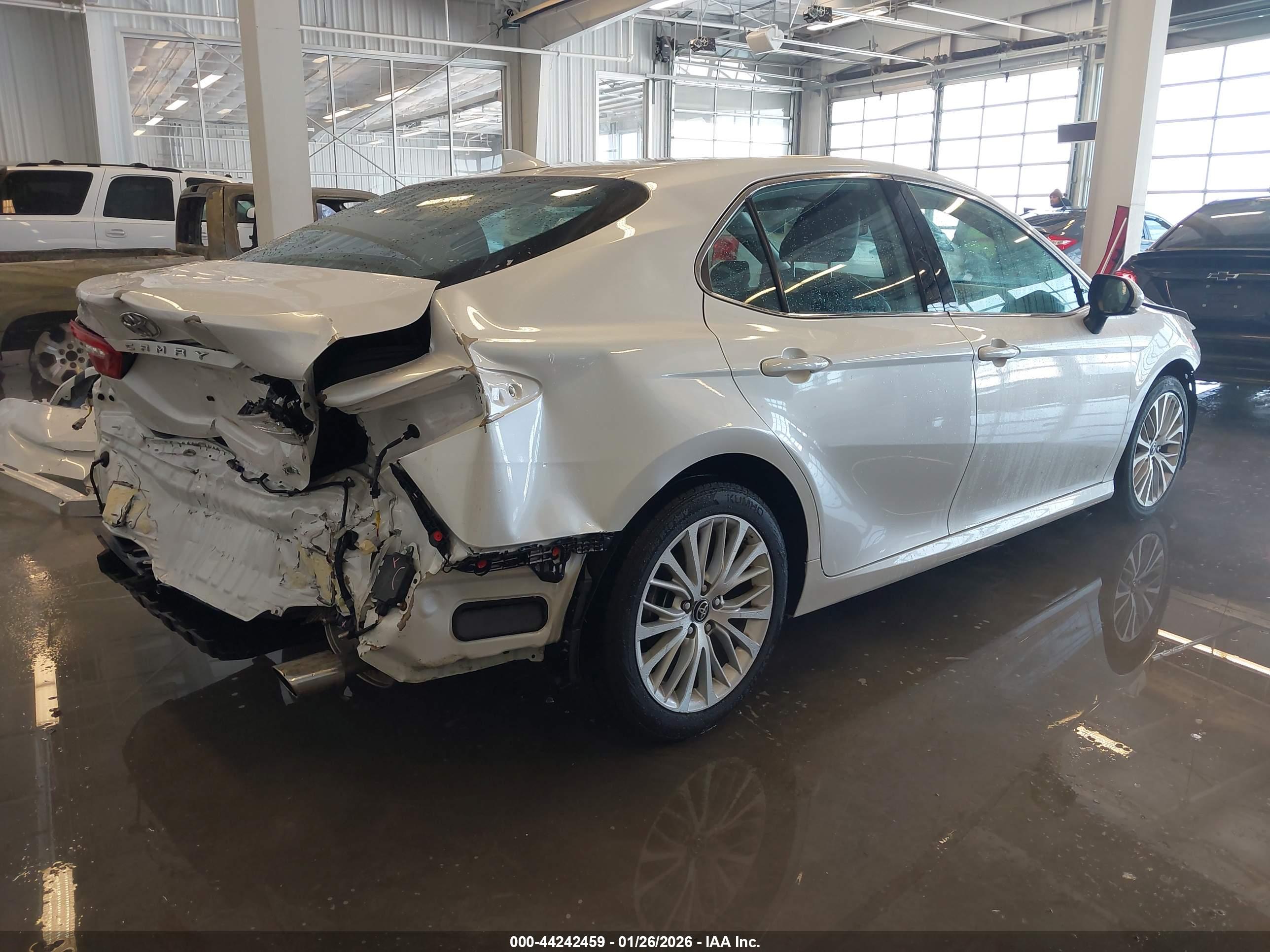 TOYOTA CAMRY image 4