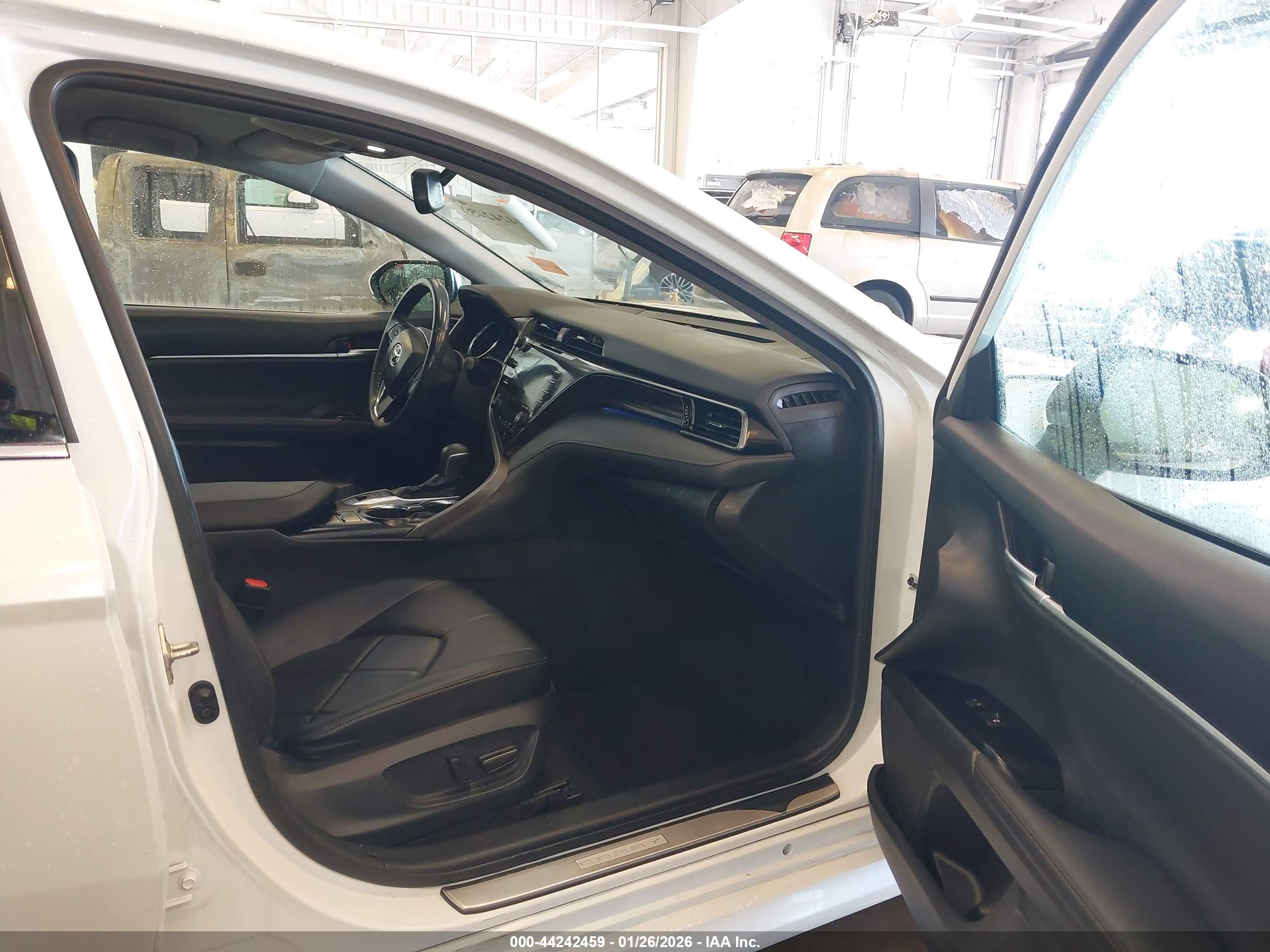 TOYOTA CAMRY image 5
