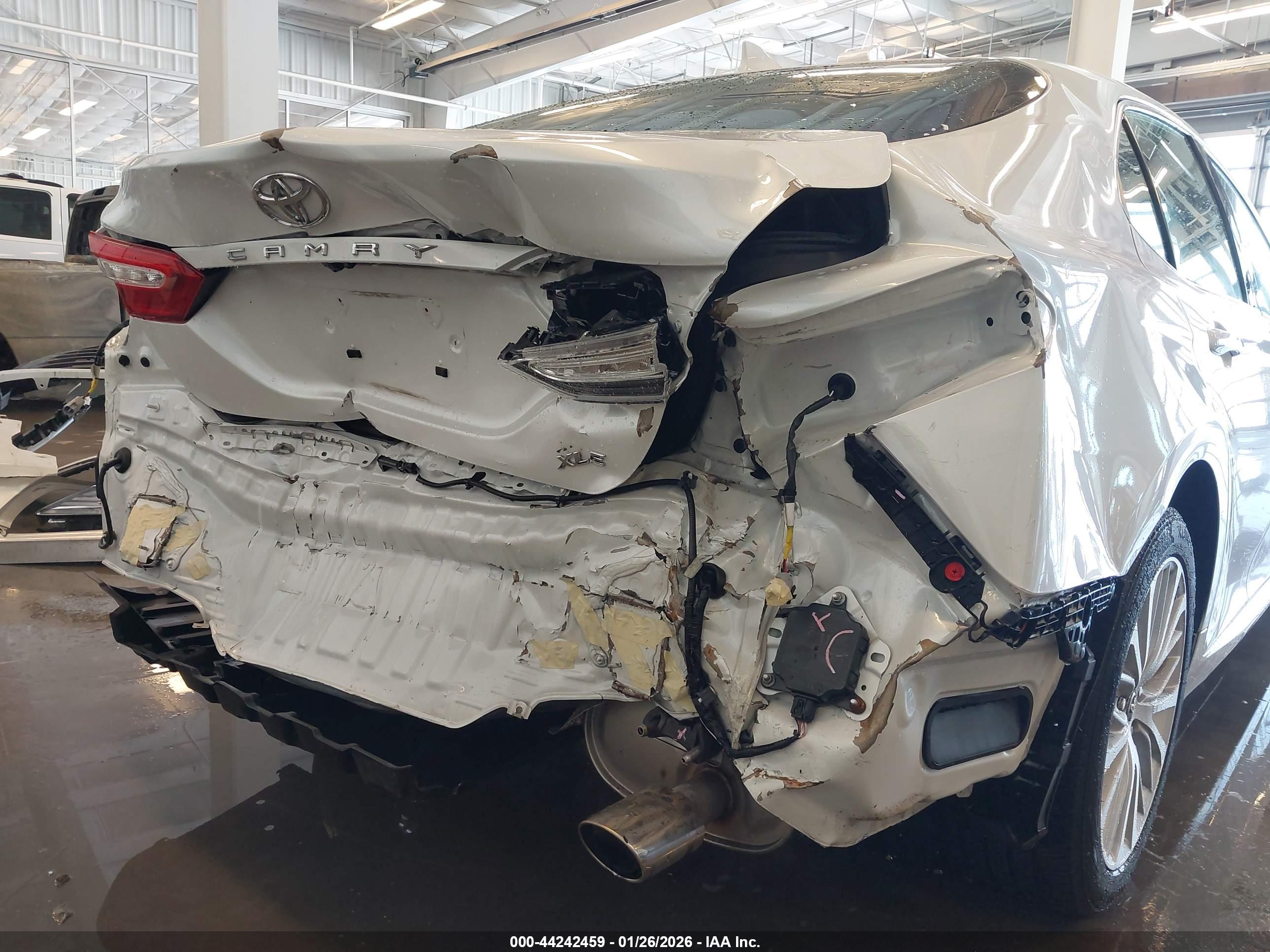 TOYOTA CAMRY image 6