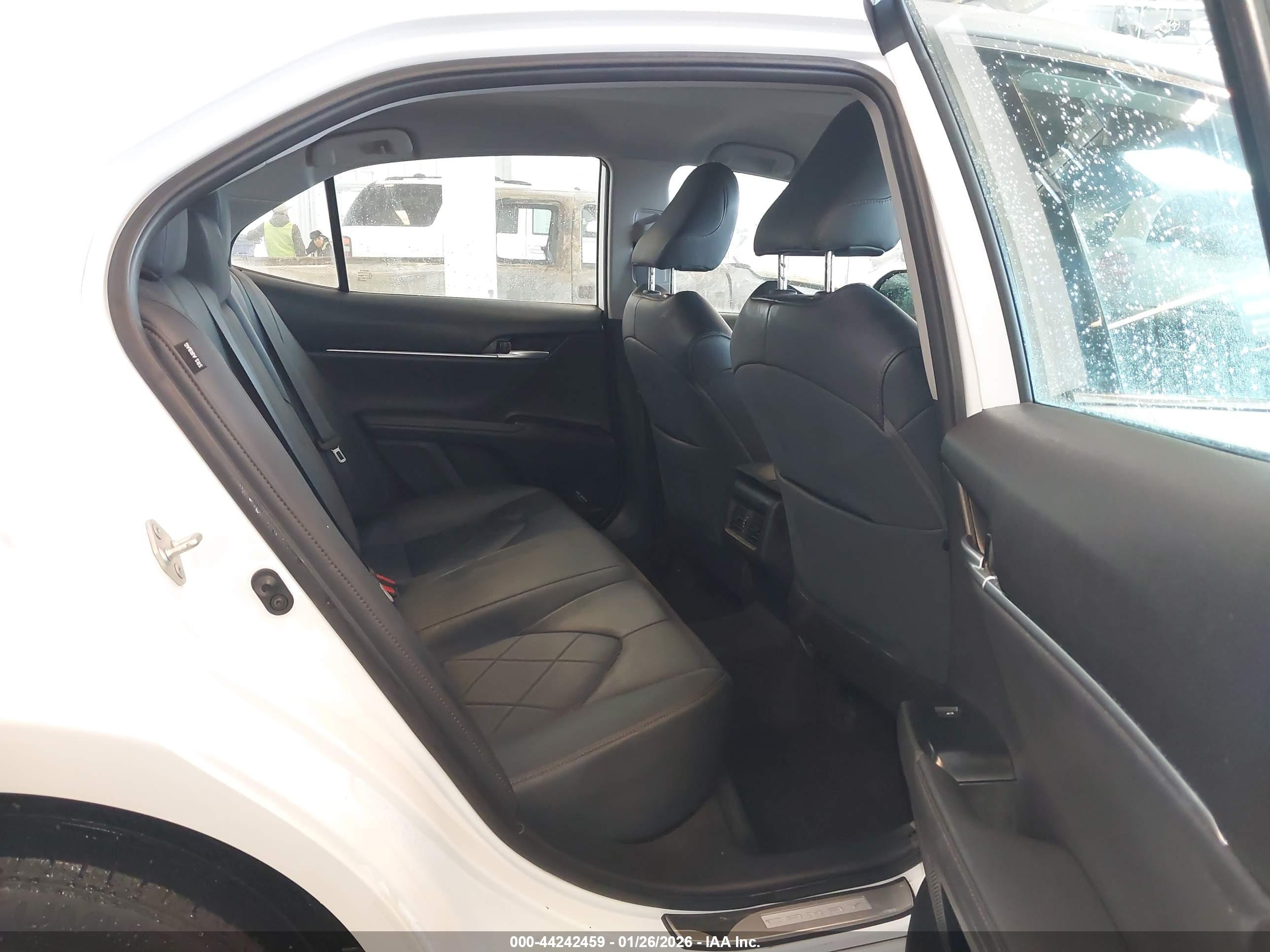 TOYOTA CAMRY image 8