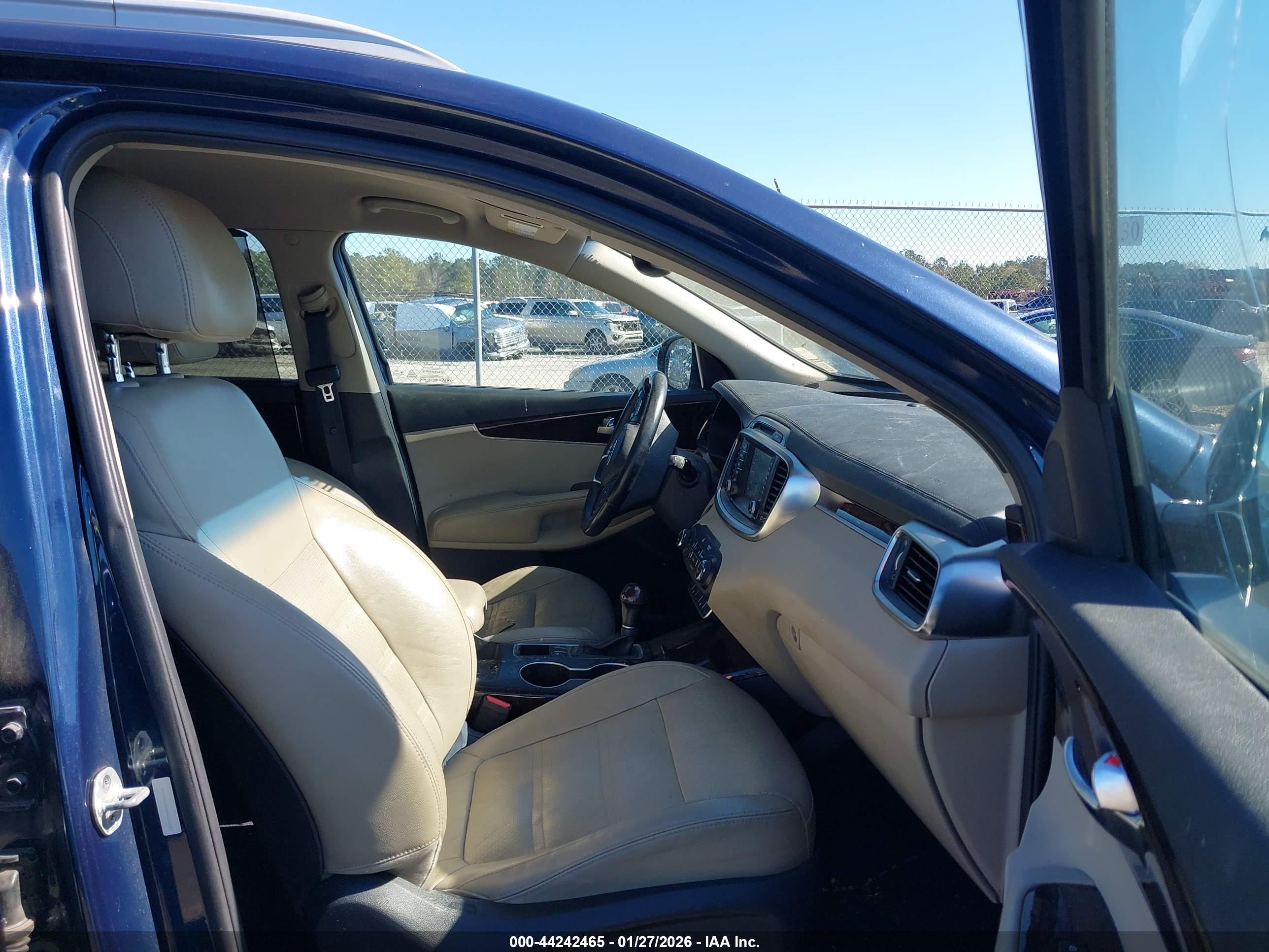 KIA SORENTO image 5