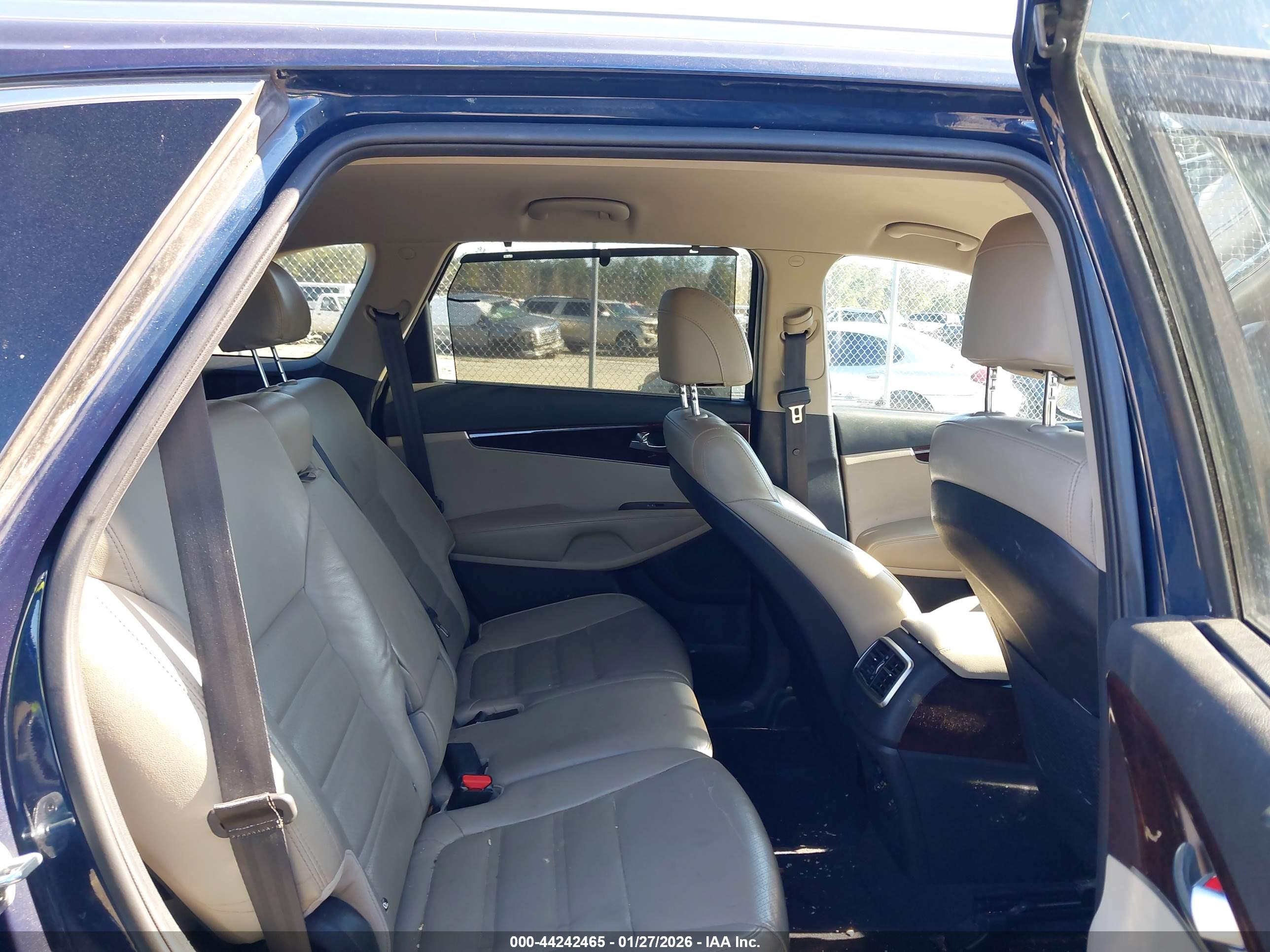 KIA SORENTO image 8