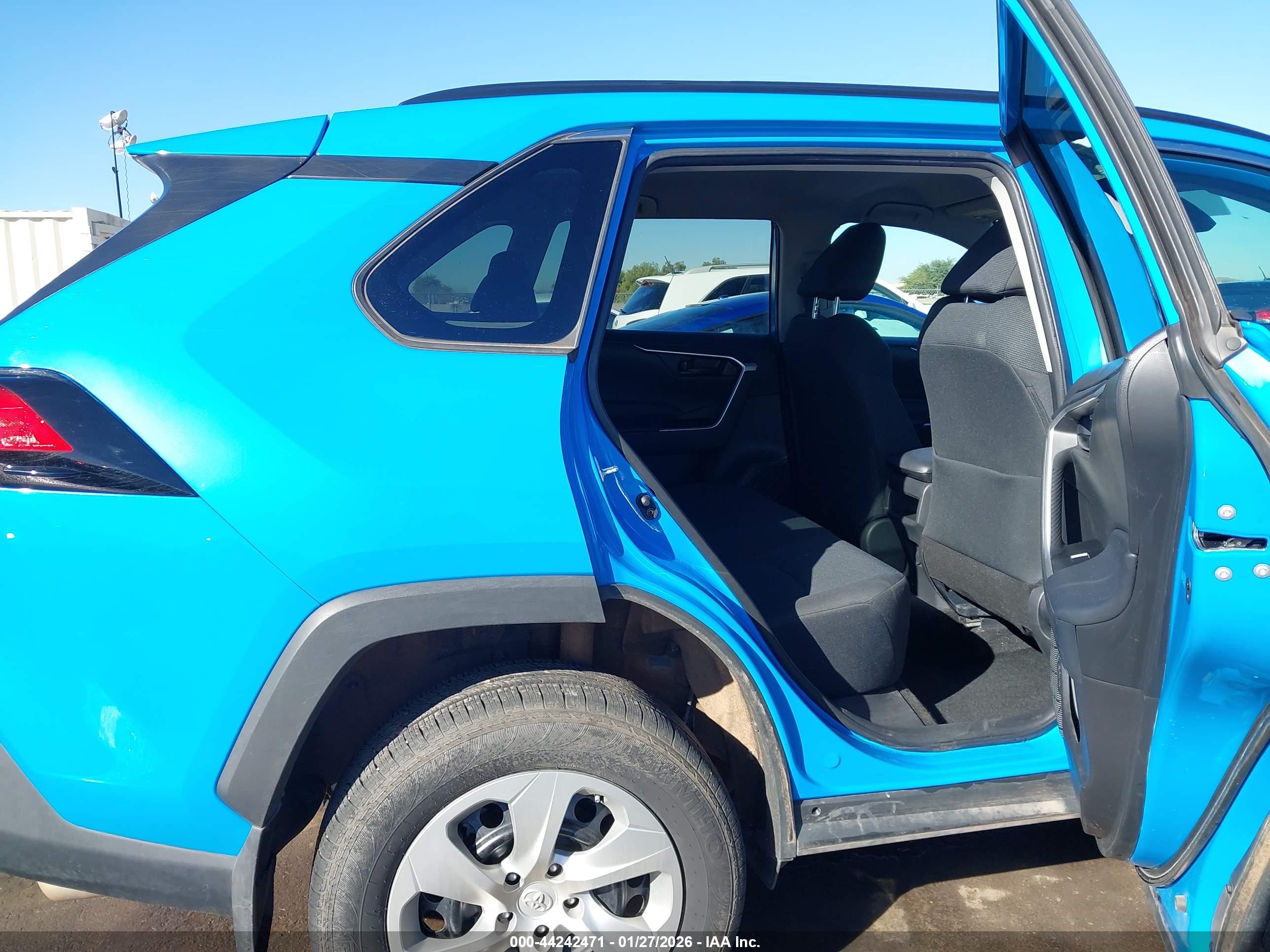TOYOTA RAV4 image 8