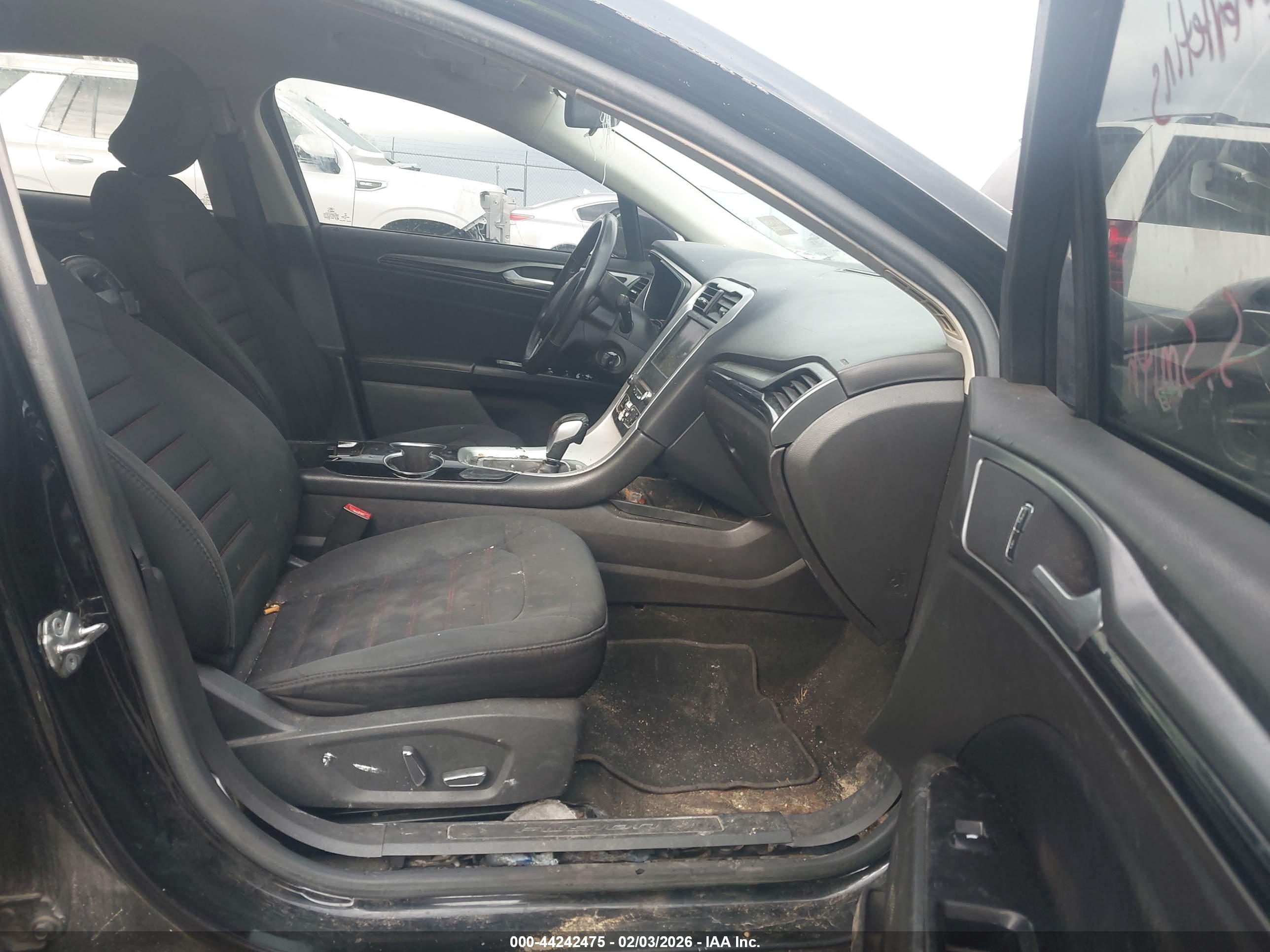 FORD FUSION image 5