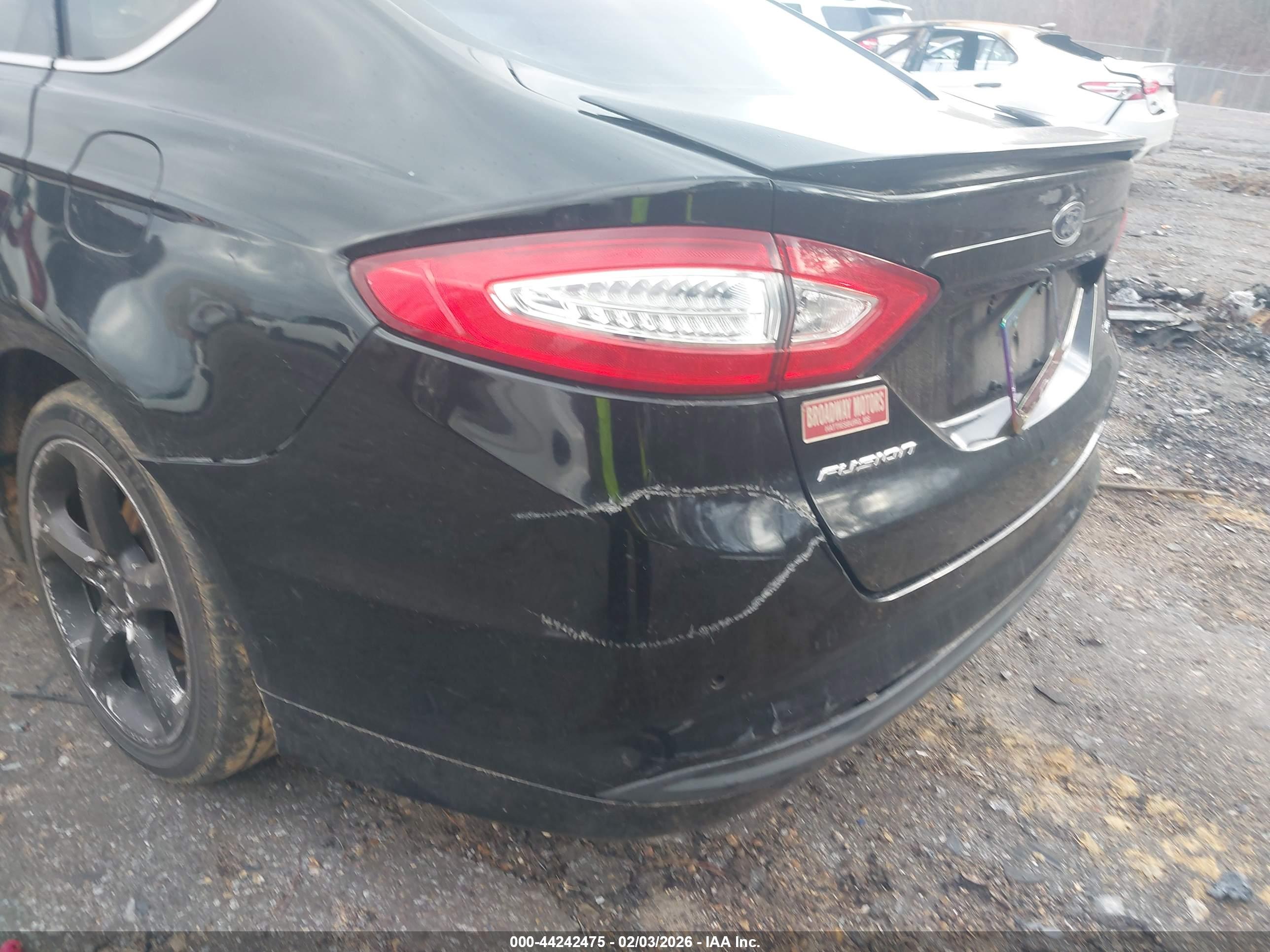 FORD FUSION image 6