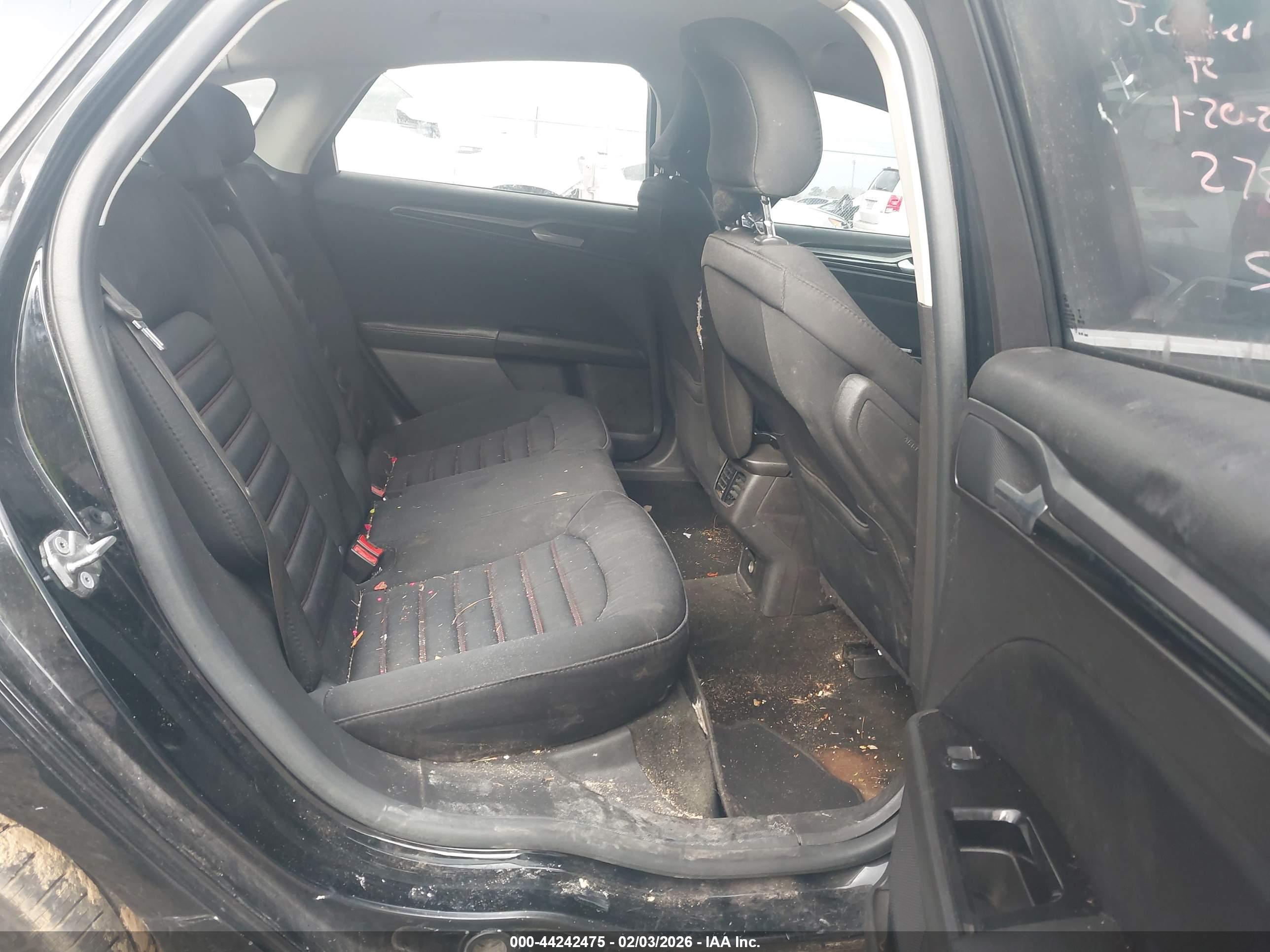 FORD FUSION image 8