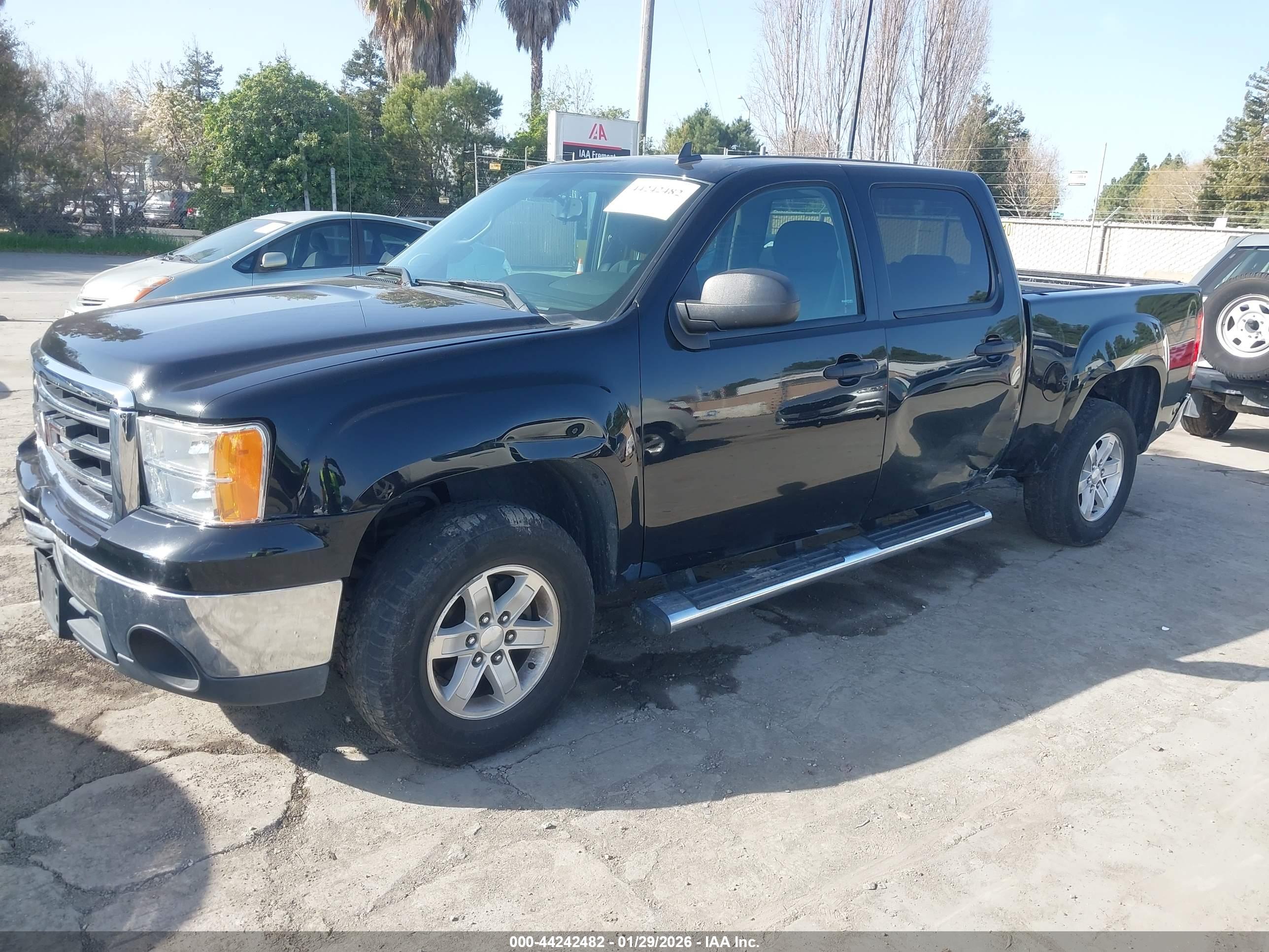 GMC SIERRA image 2