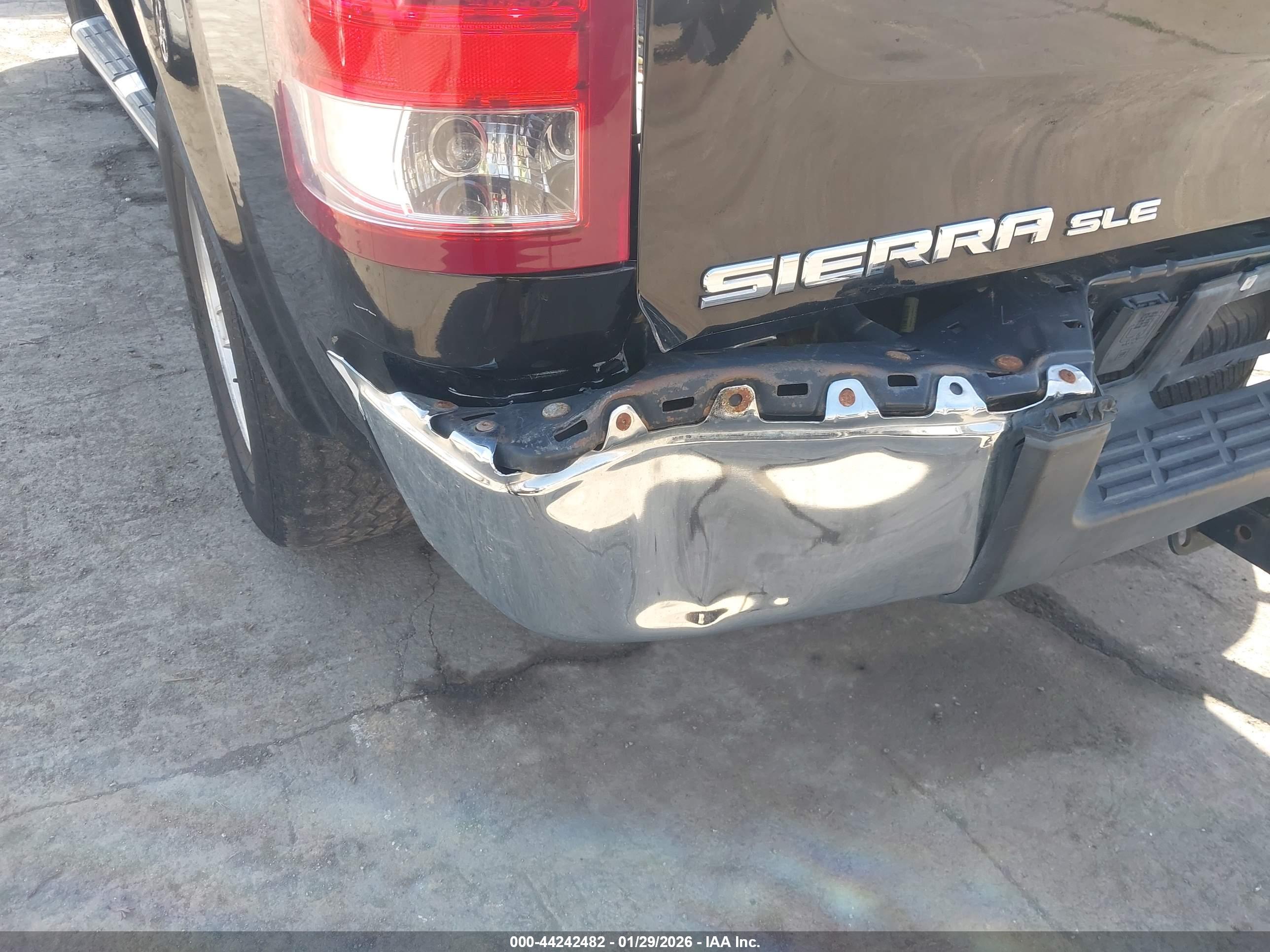 GMC SIERRA image 6