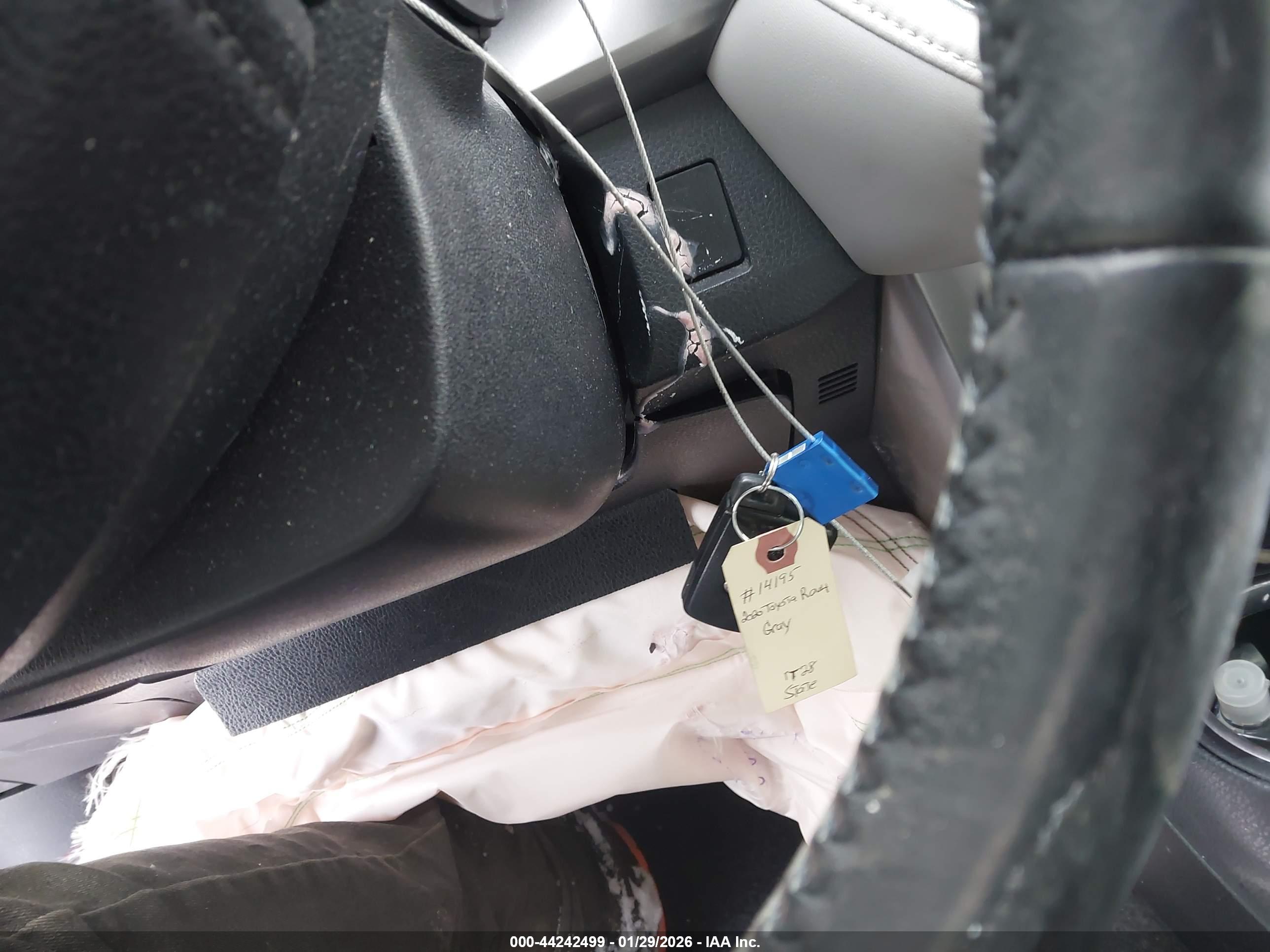 TOYOTA RAV4 image 11