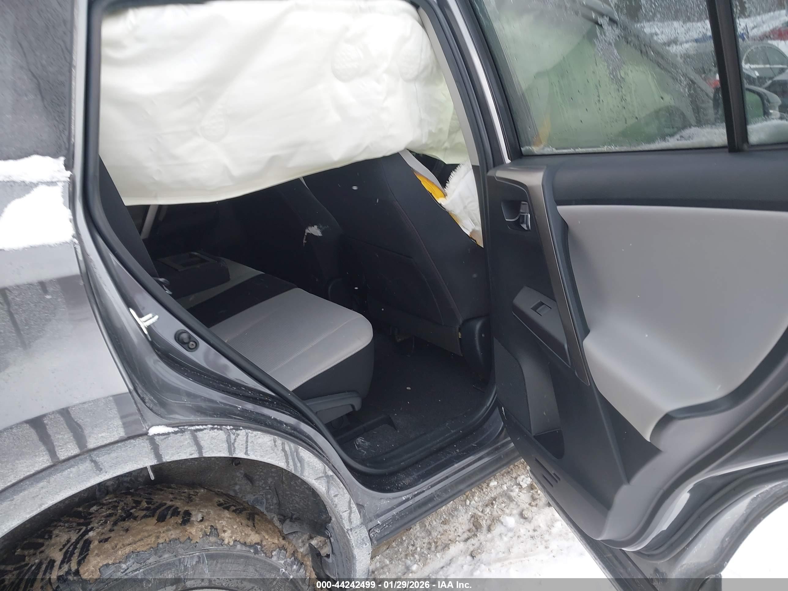 TOYOTA RAV4 image 8