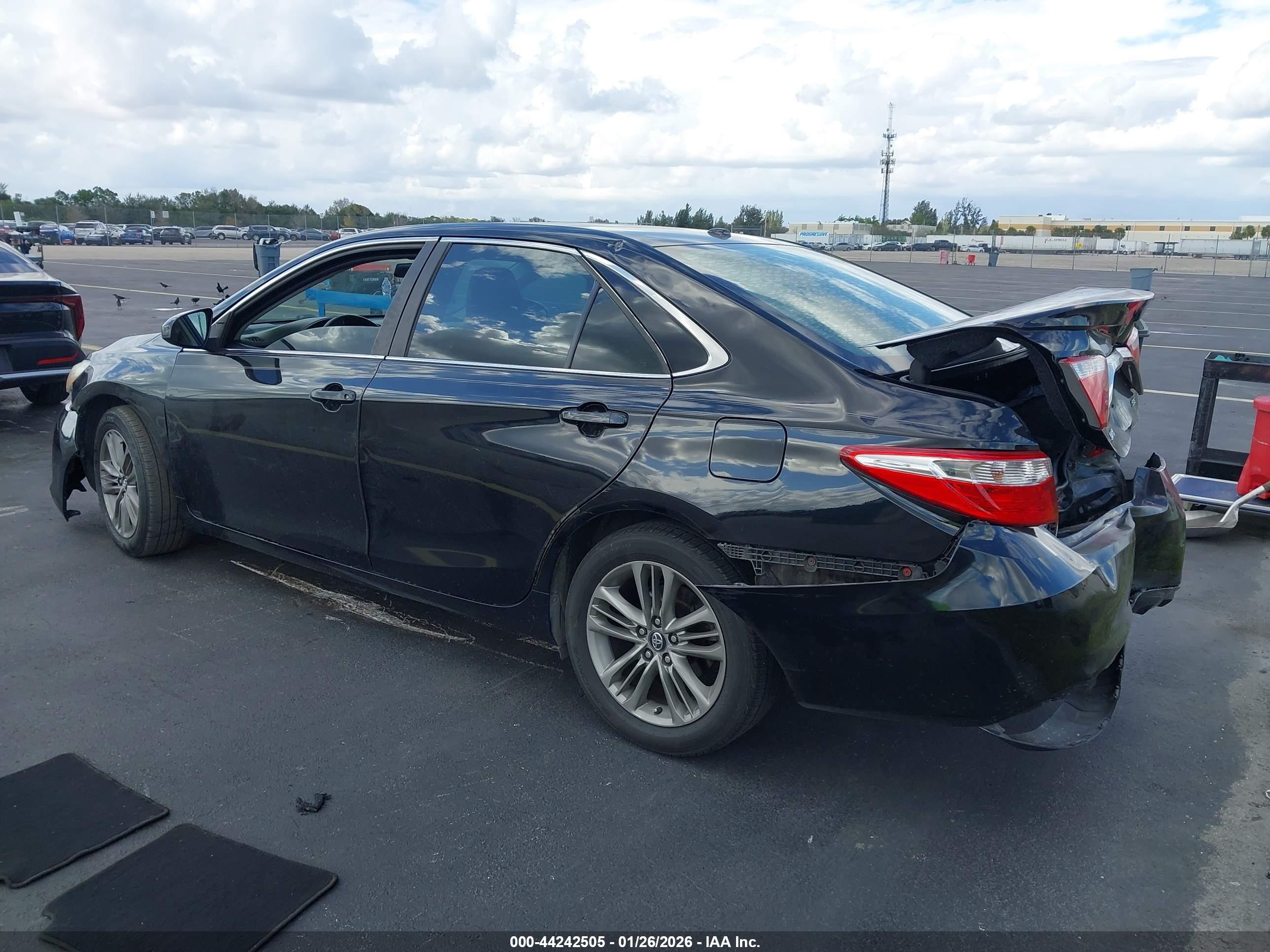 TOYOTA CAMRY image 3