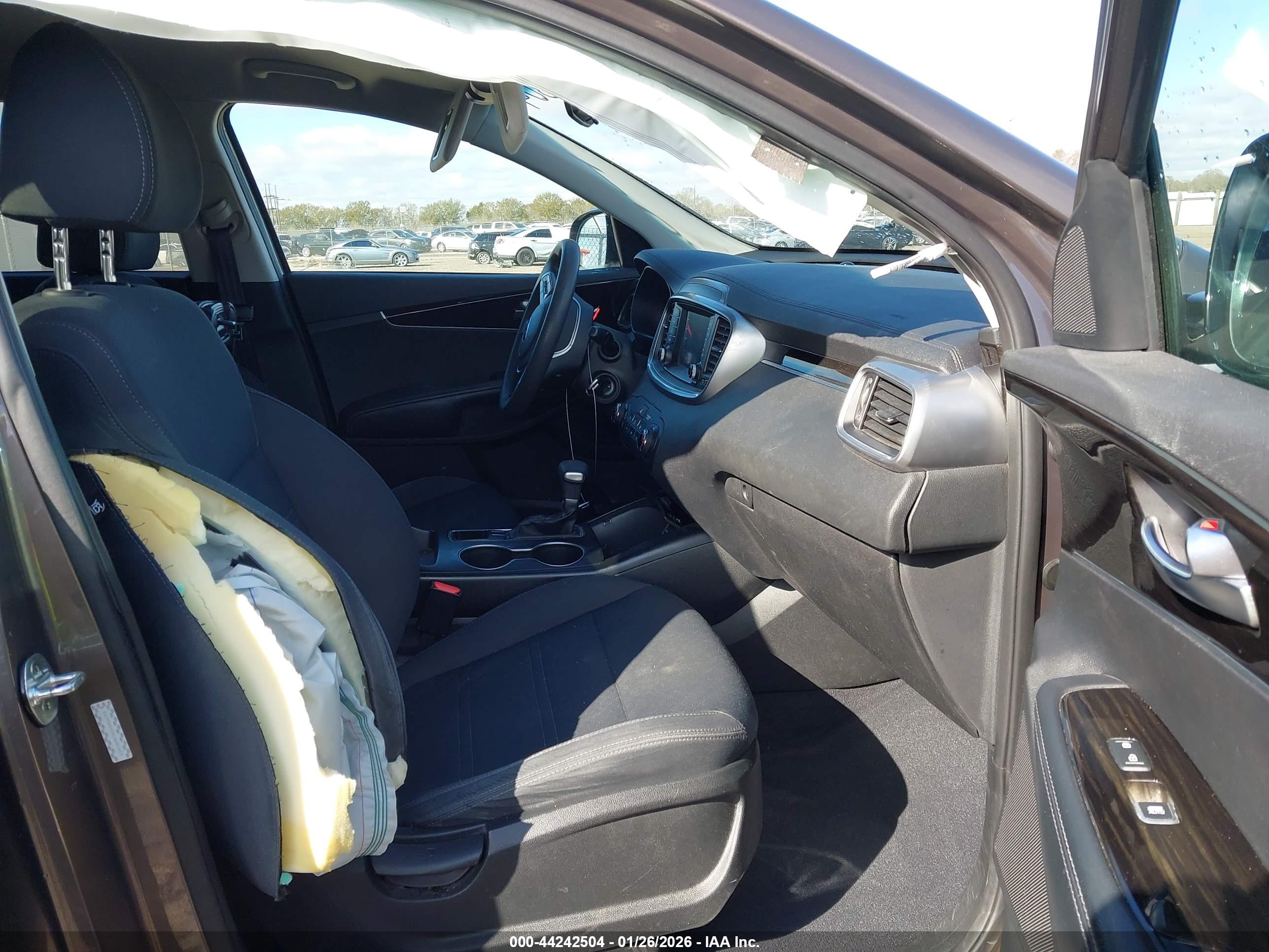 KIA SORENTO image 5