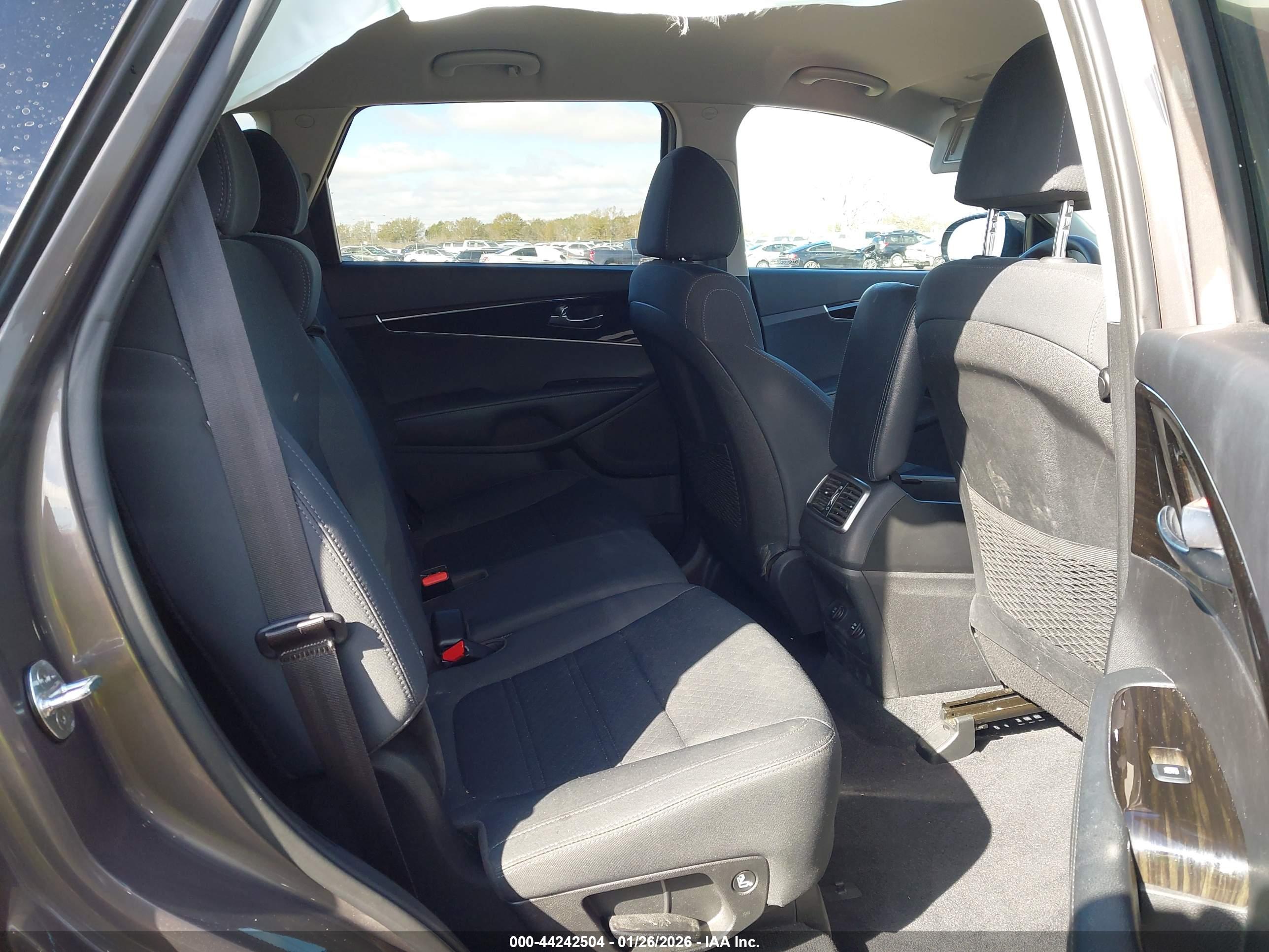 KIA SORENTO image 8