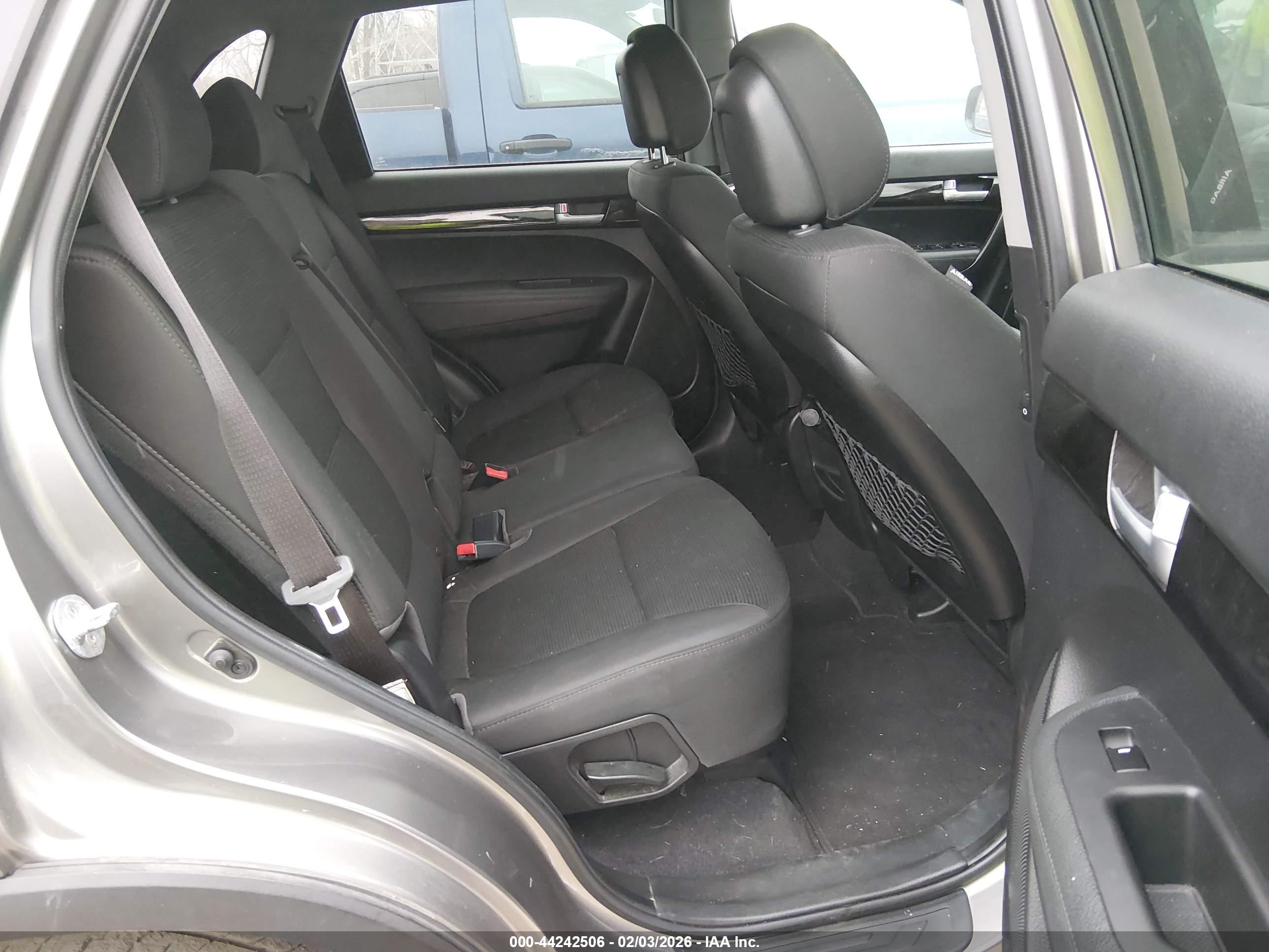 KIA SORENTO image 8