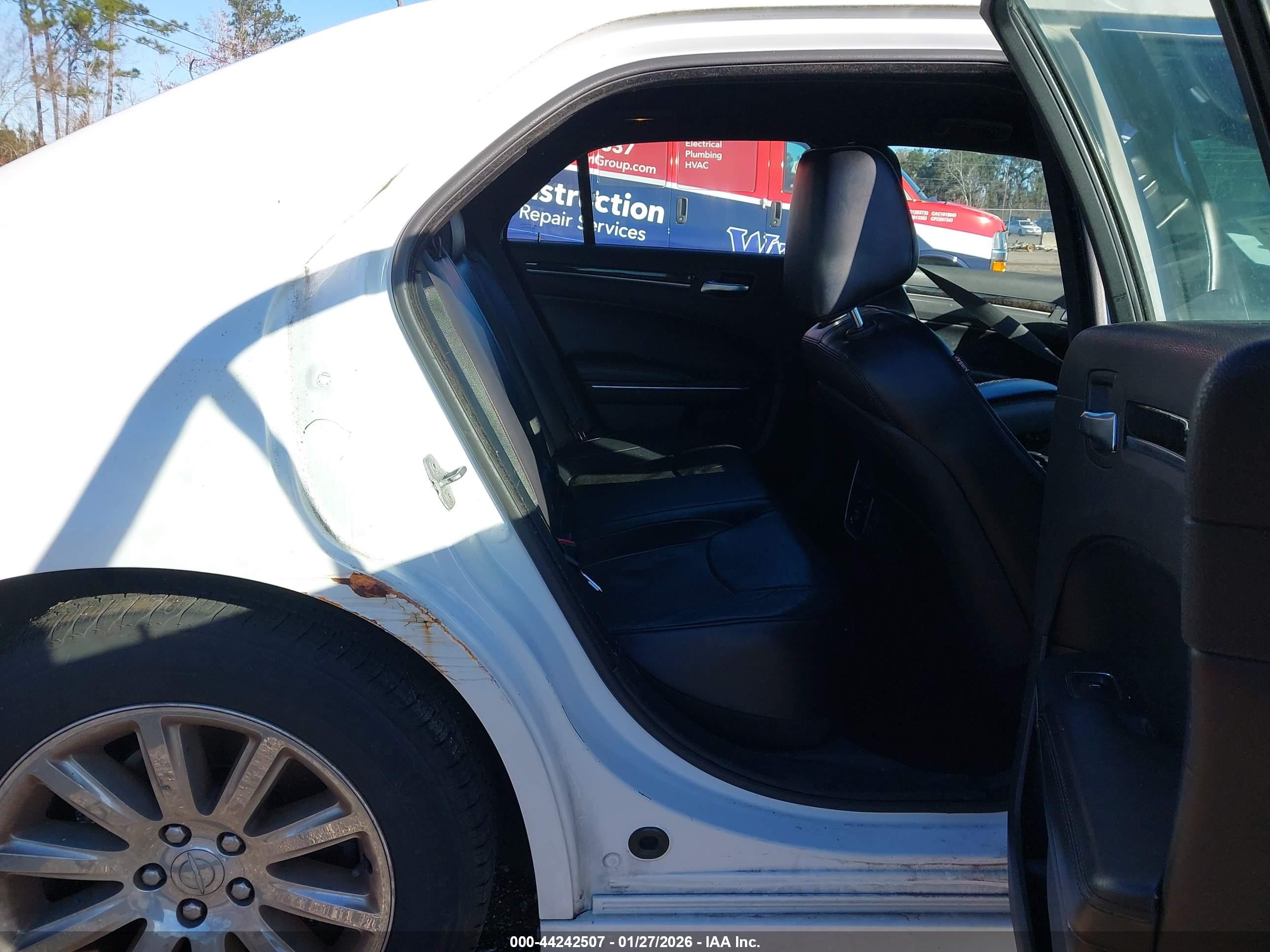 CHRYSLER 300C image 8