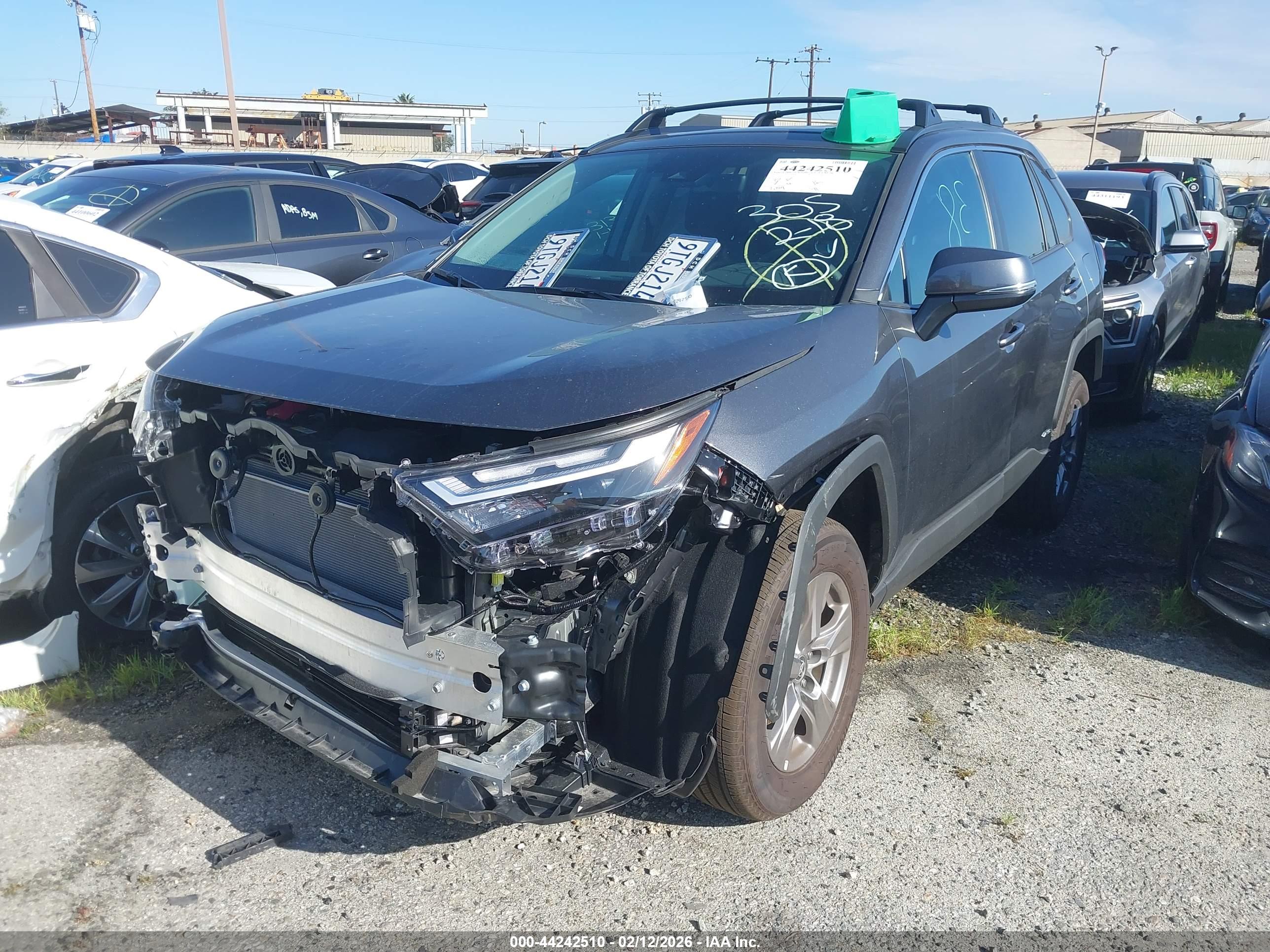 TOYOTA RAV4 image 2
