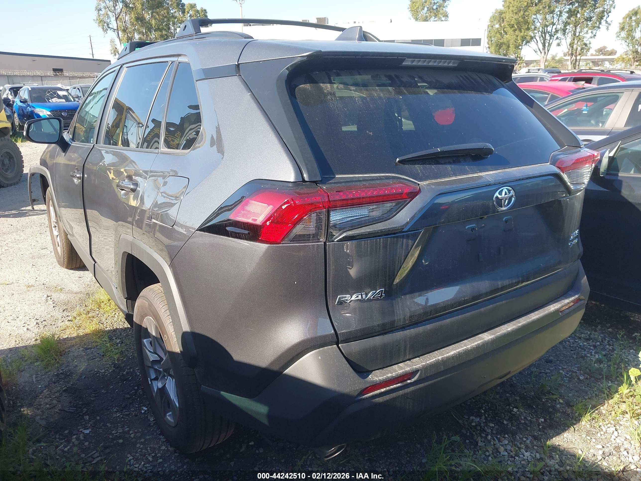 TOYOTA RAV4 image 3