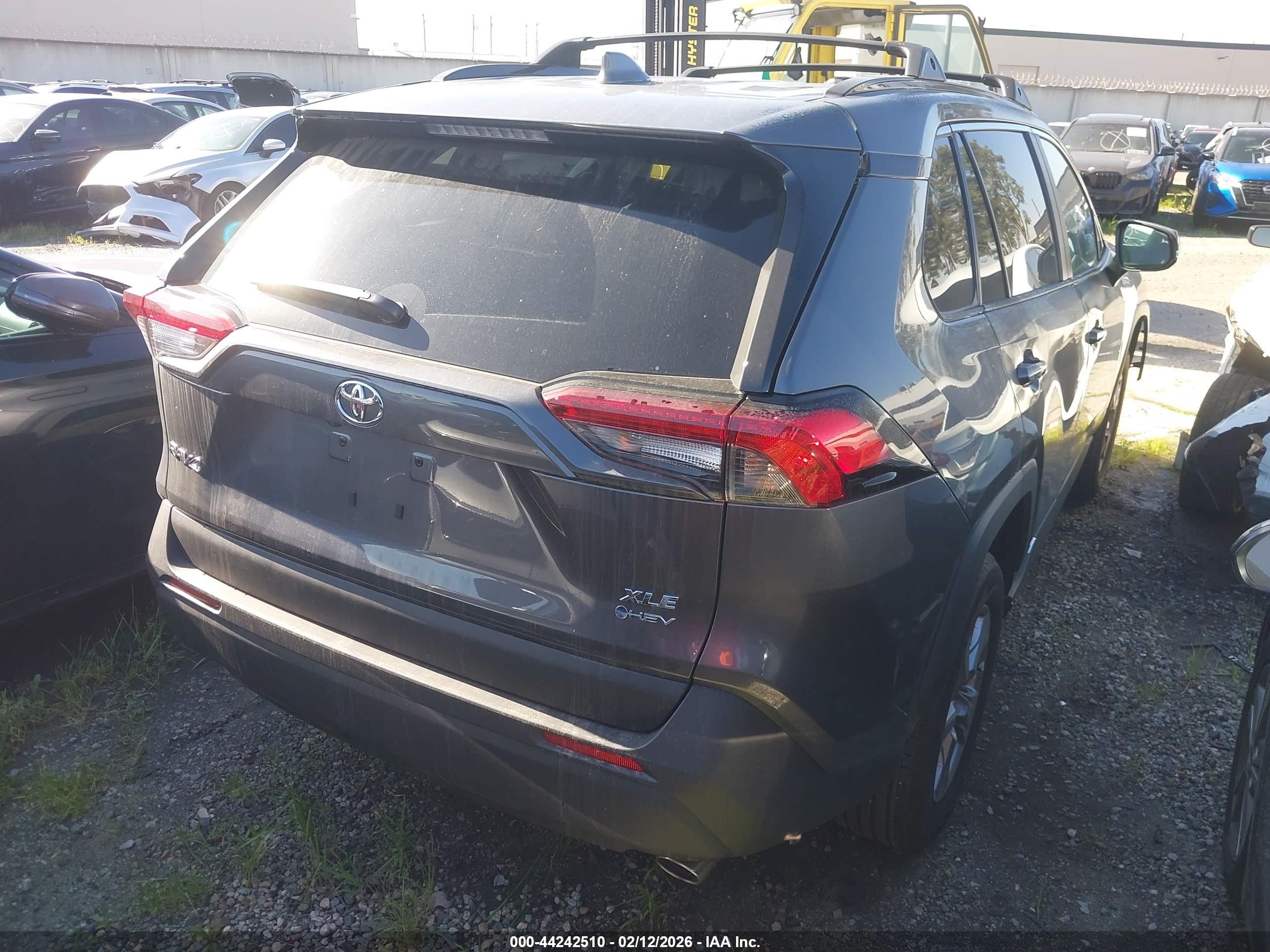 TOYOTA RAV4 image 4