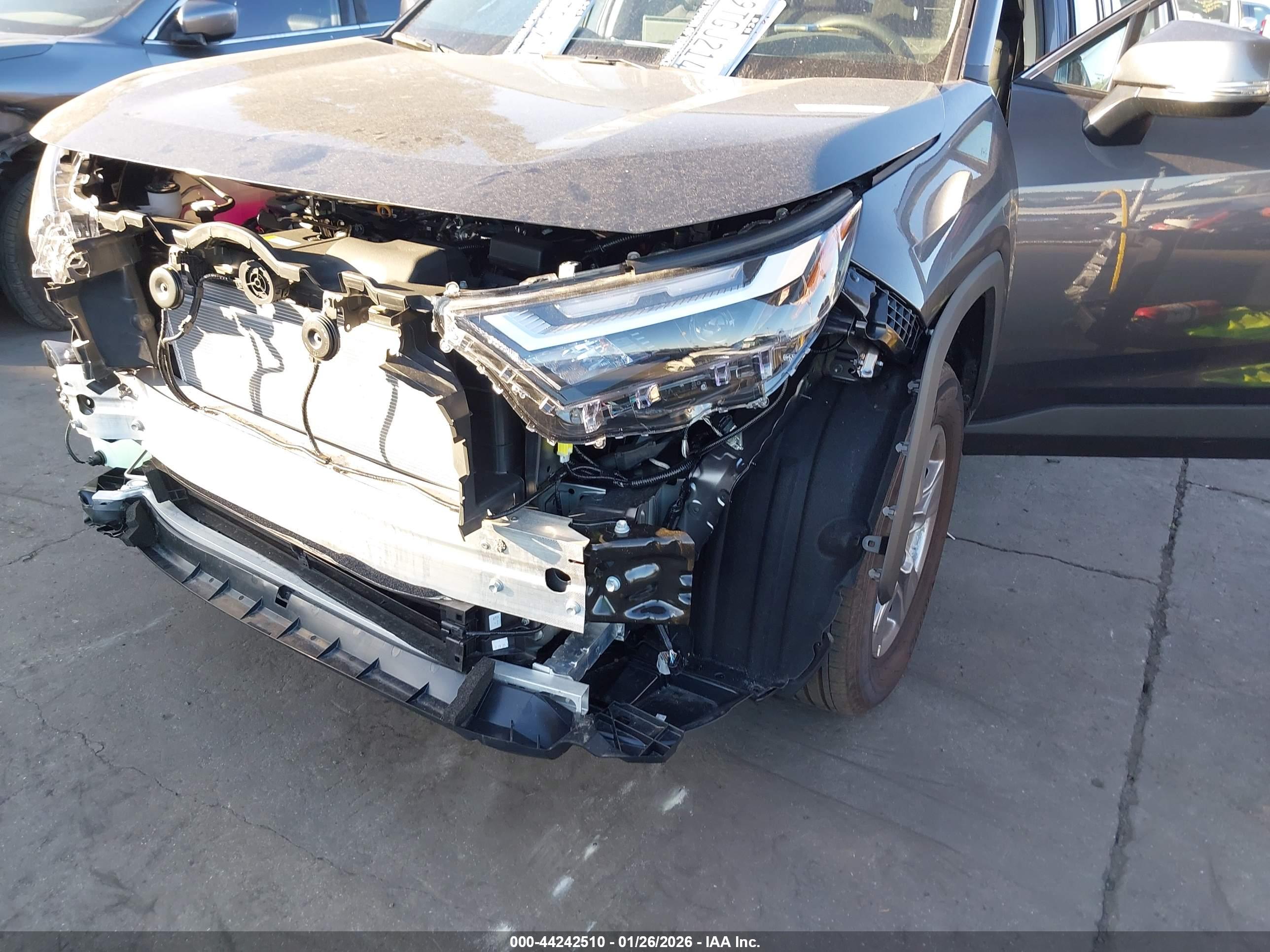 TOYOTA RAV4 image 6