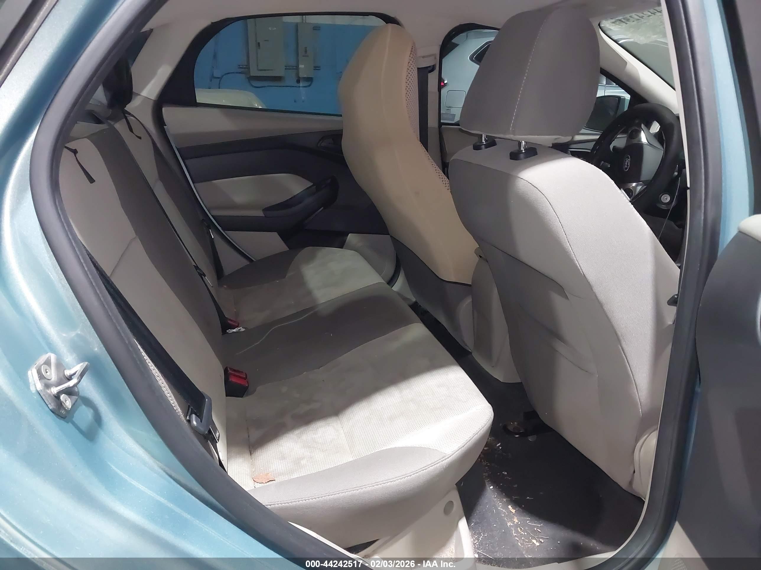 FORD FOCUS image 8