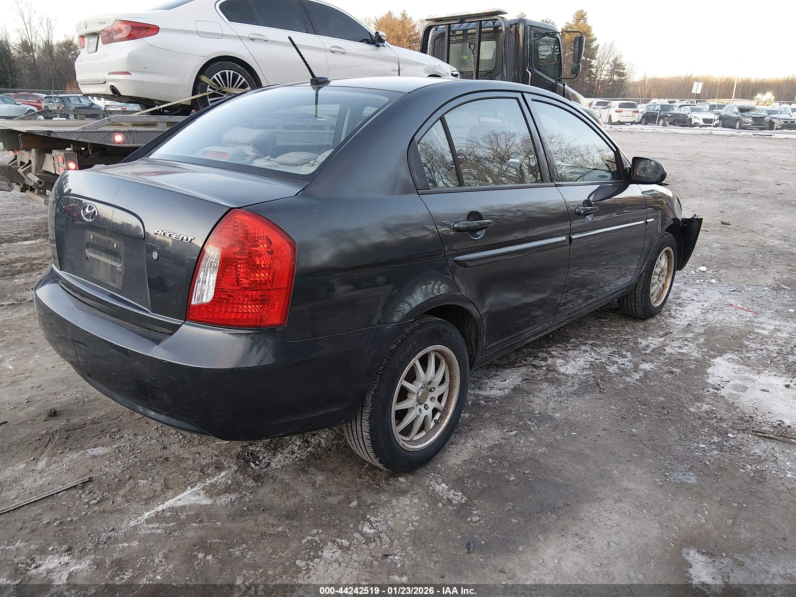 HYUNDAI ACCENT image 4