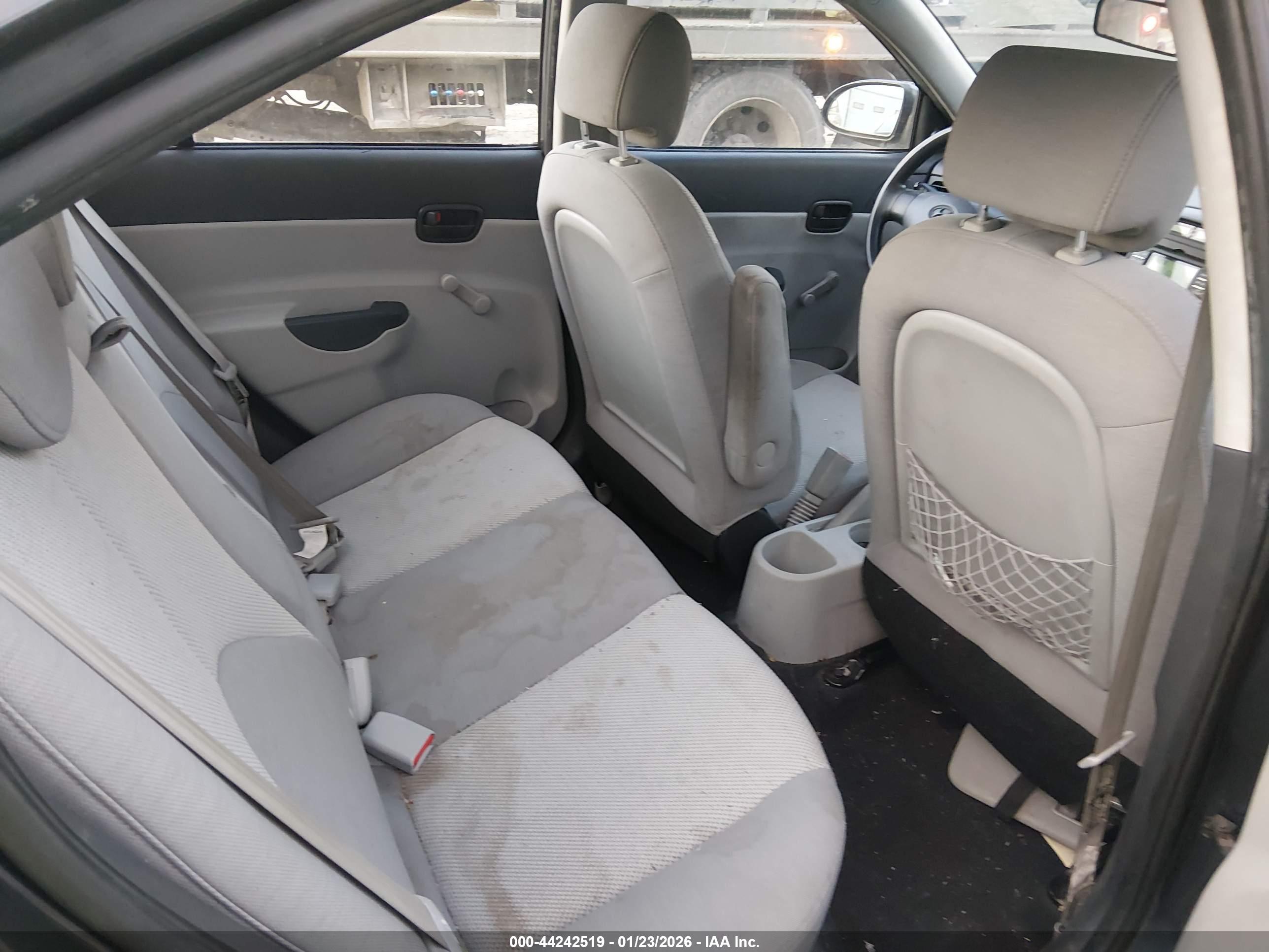 HYUNDAI ACCENT image 8