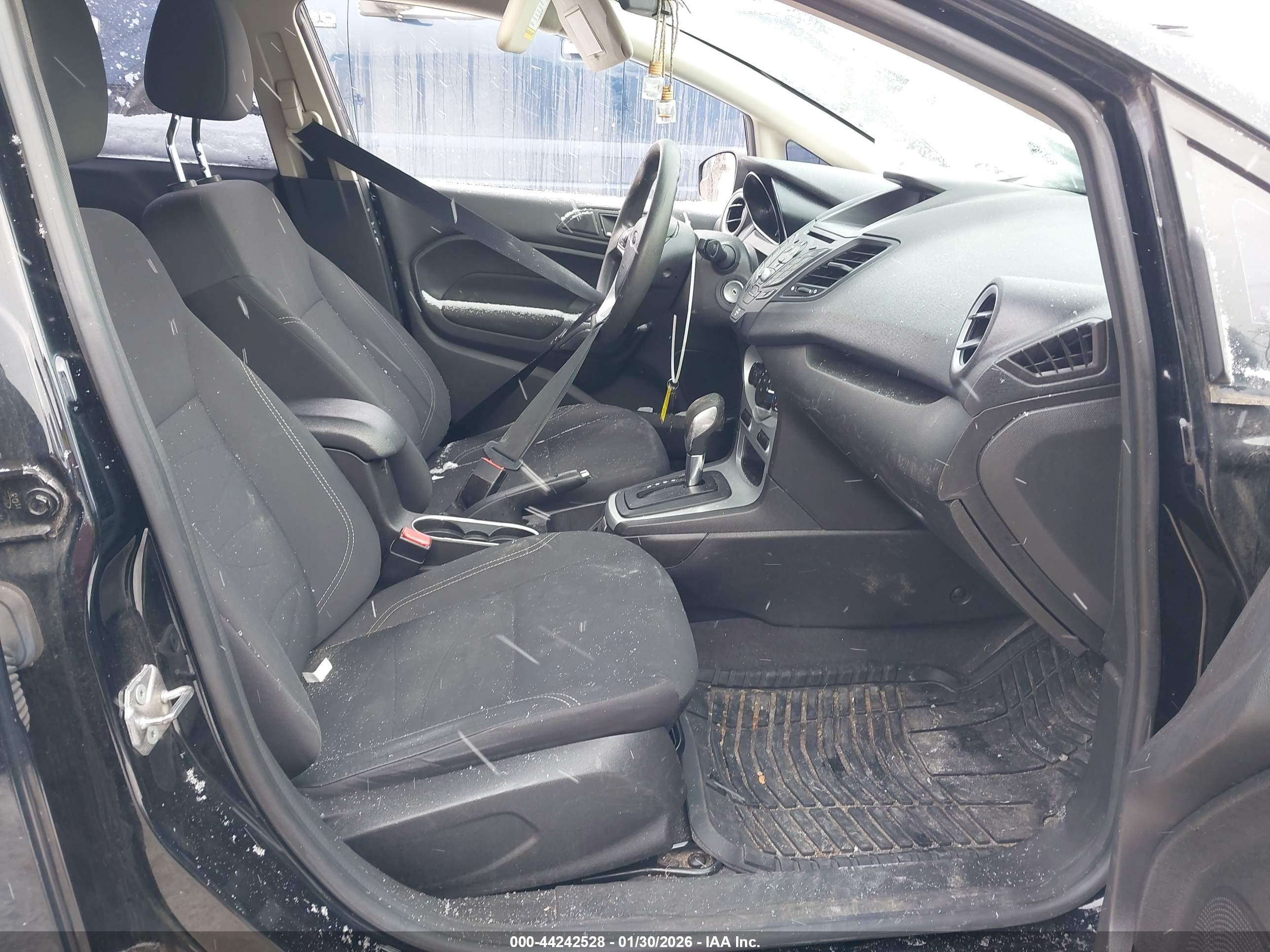 FORD FIESTA image 5