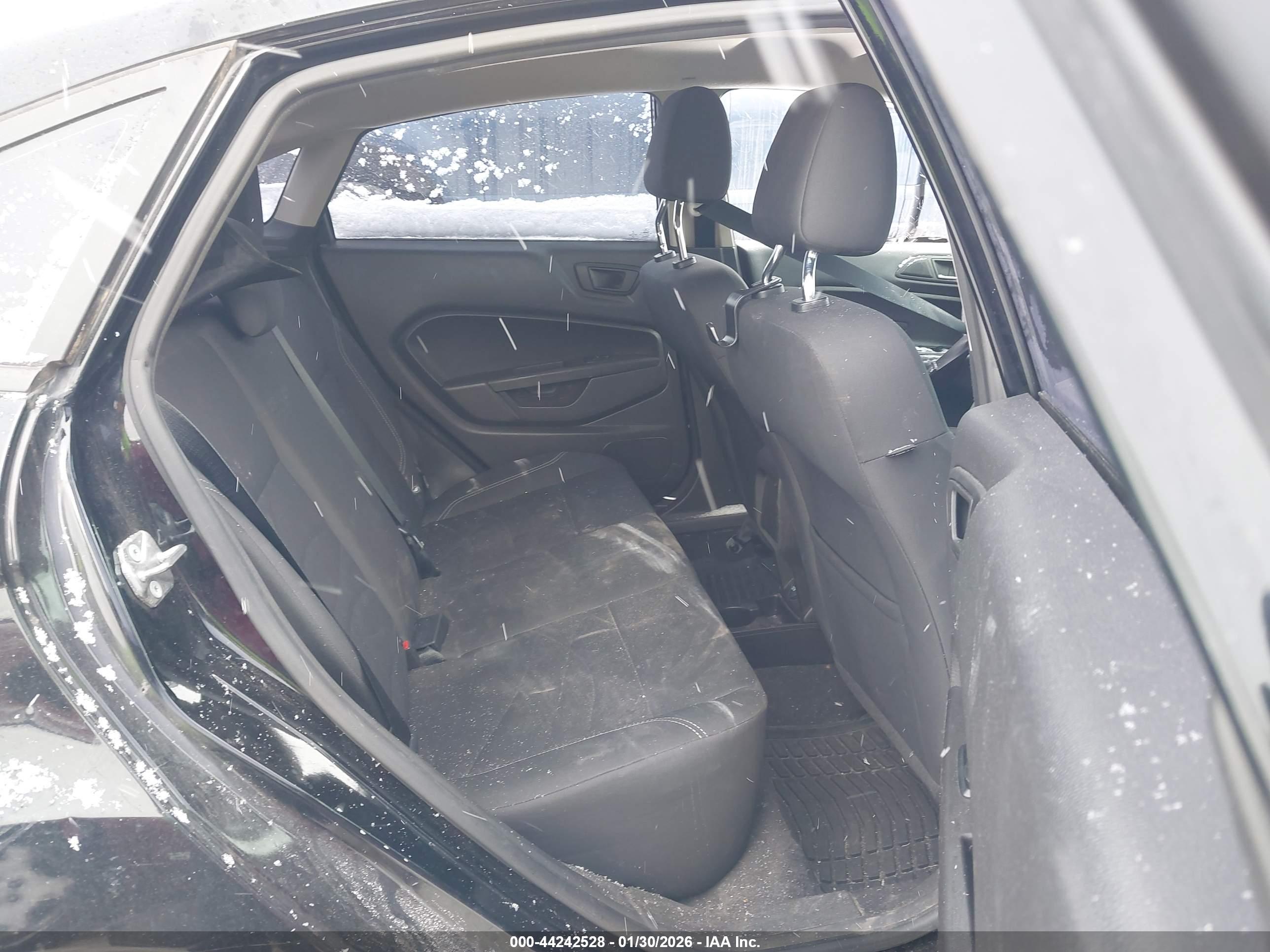 FORD FIESTA image 8