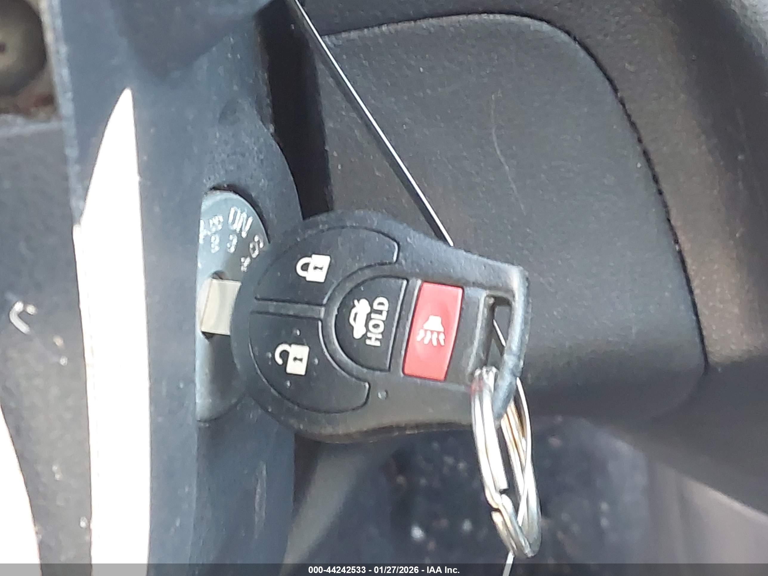 NISSAN VERSA image 11