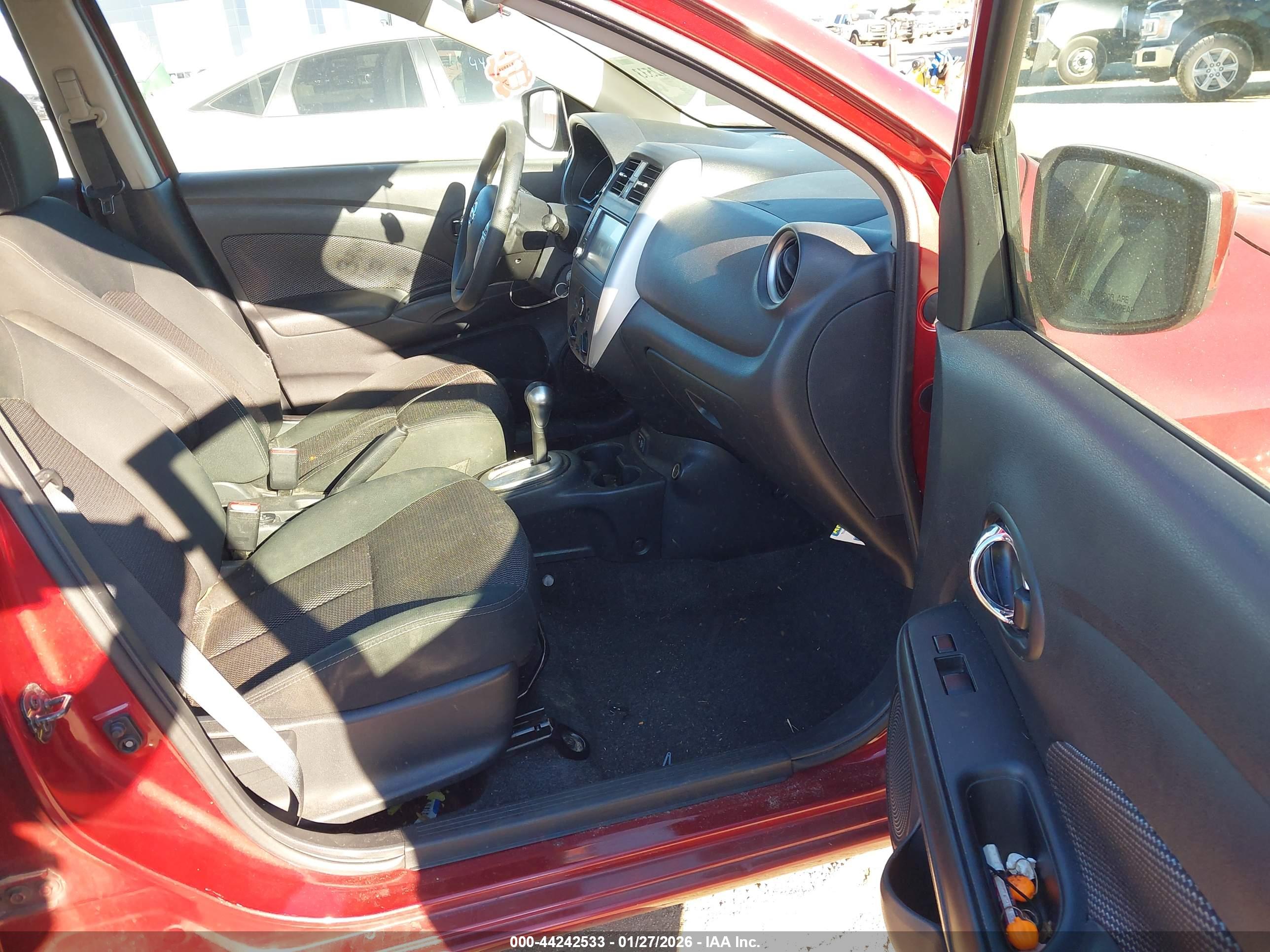 NISSAN VERSA image 5
