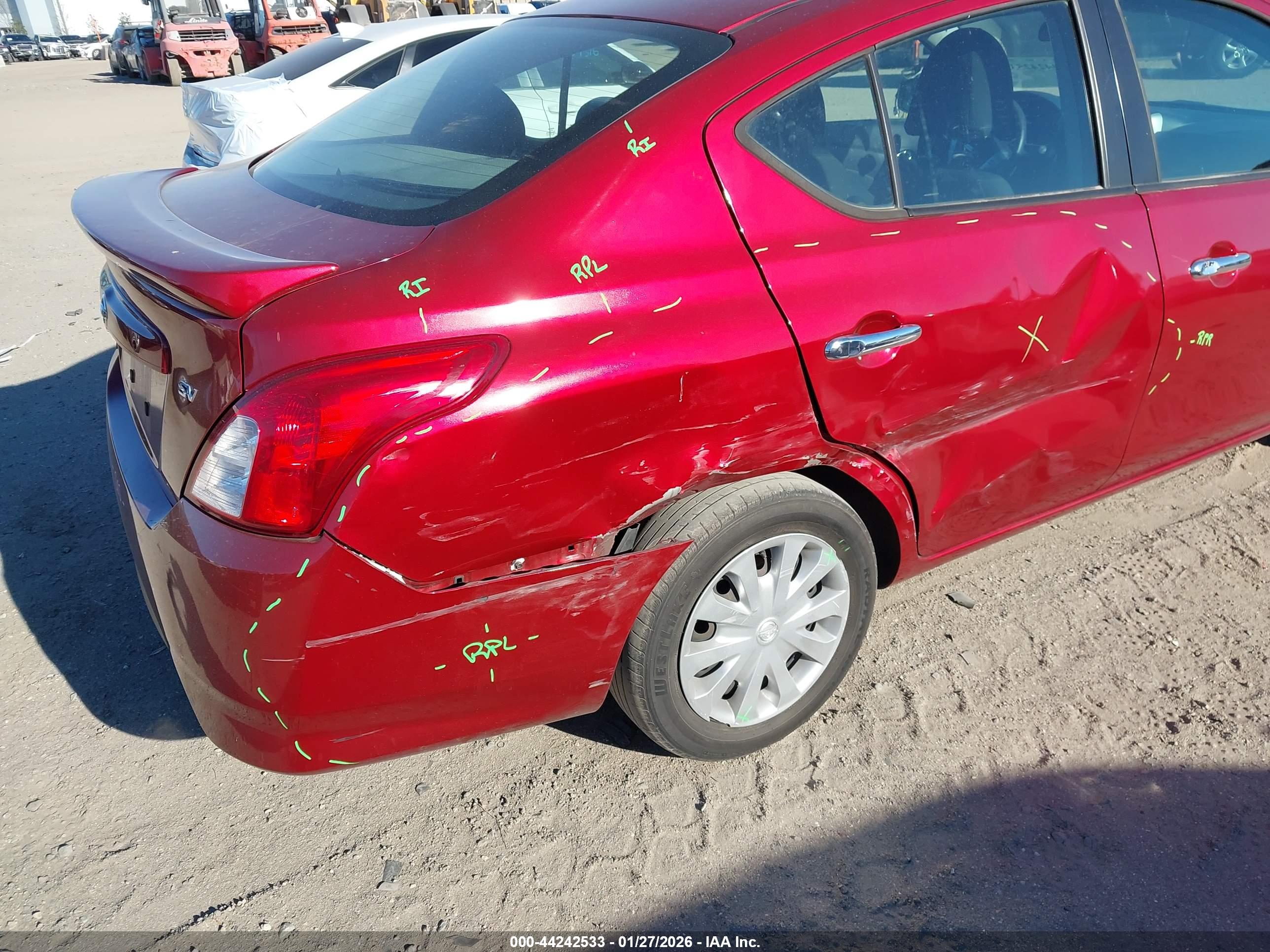 NISSAN VERSA image 6