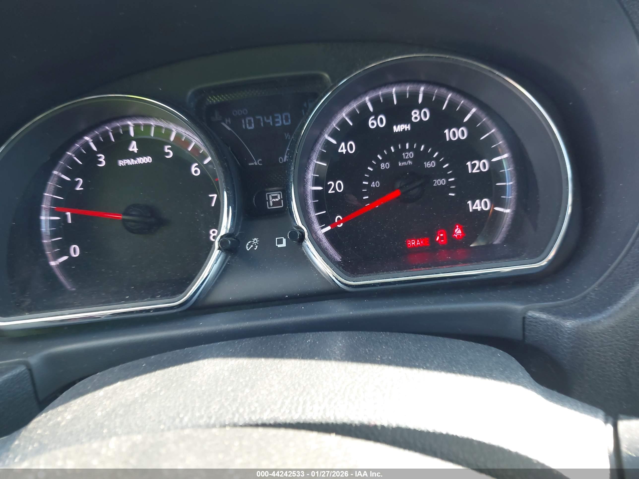 NISSAN VERSA image 7