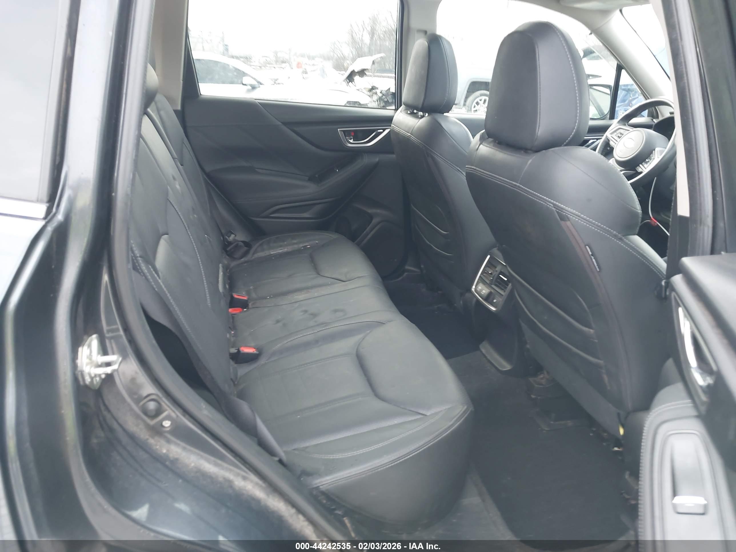 SUBARU FORESTER image 8