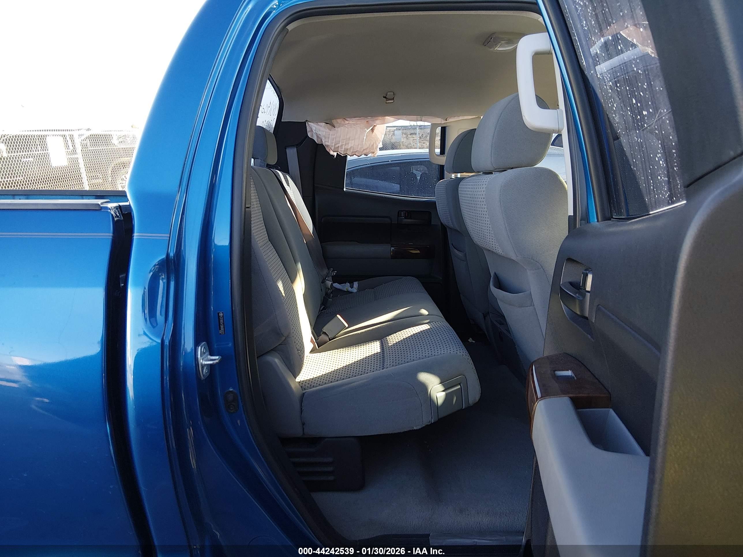 TOYOTA TUNDRA image 8