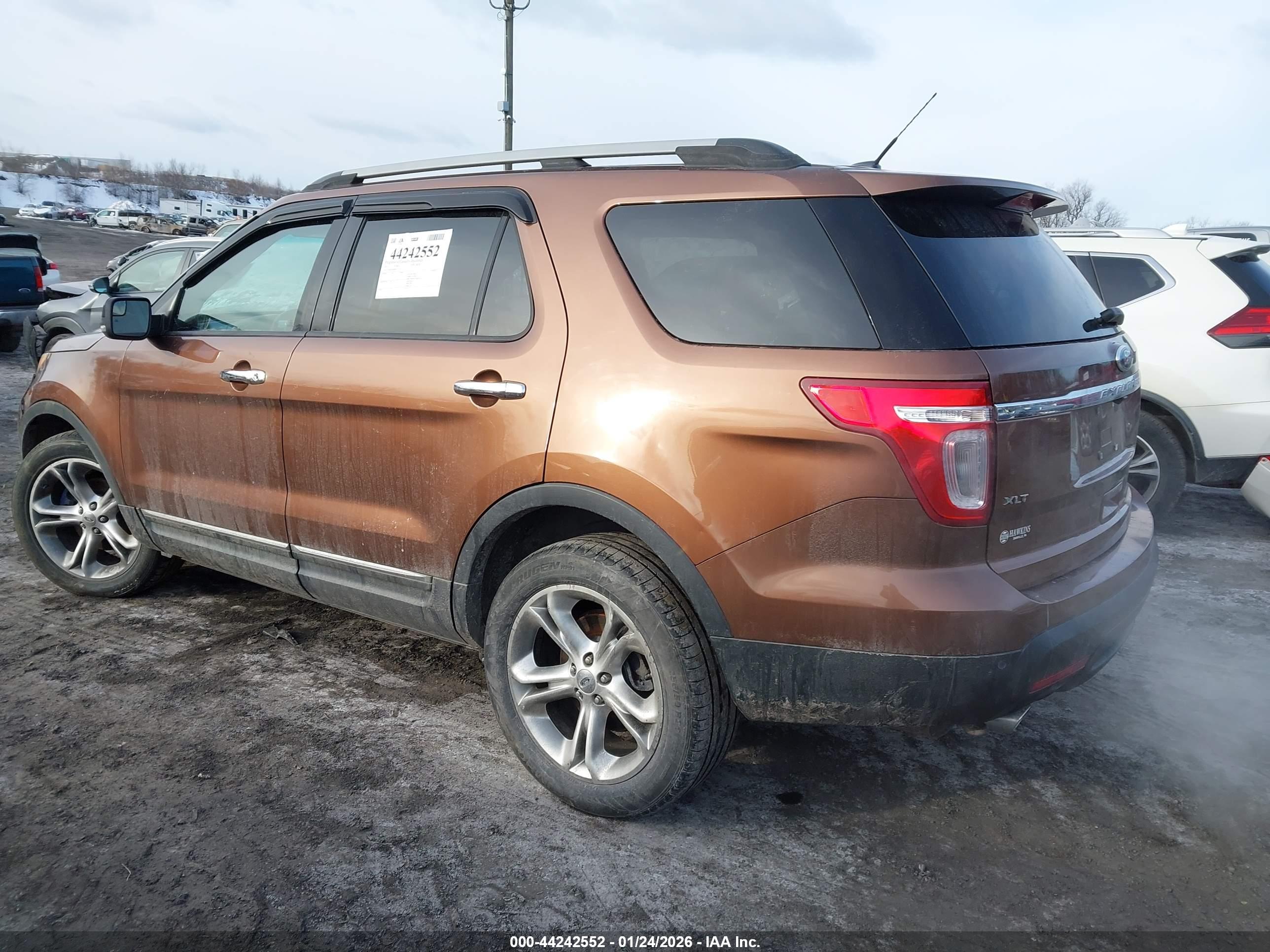 FORD EXPLORER image 3