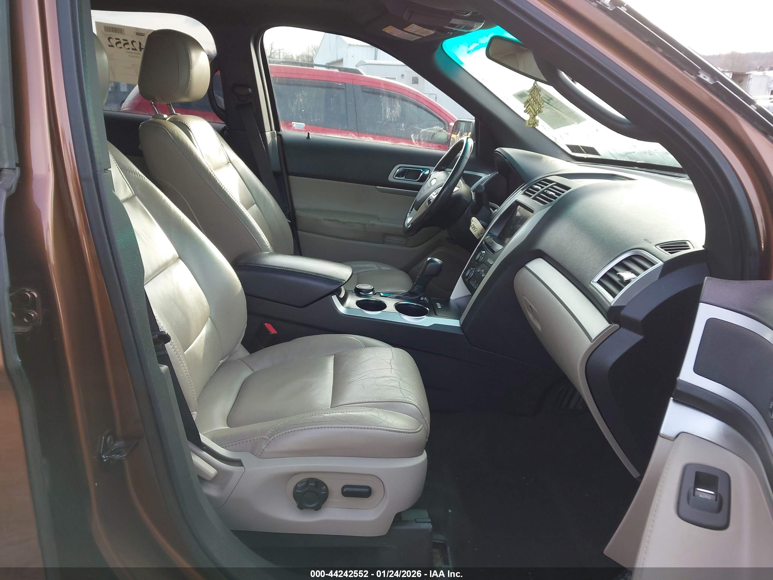 FORD EXPLORER image 5