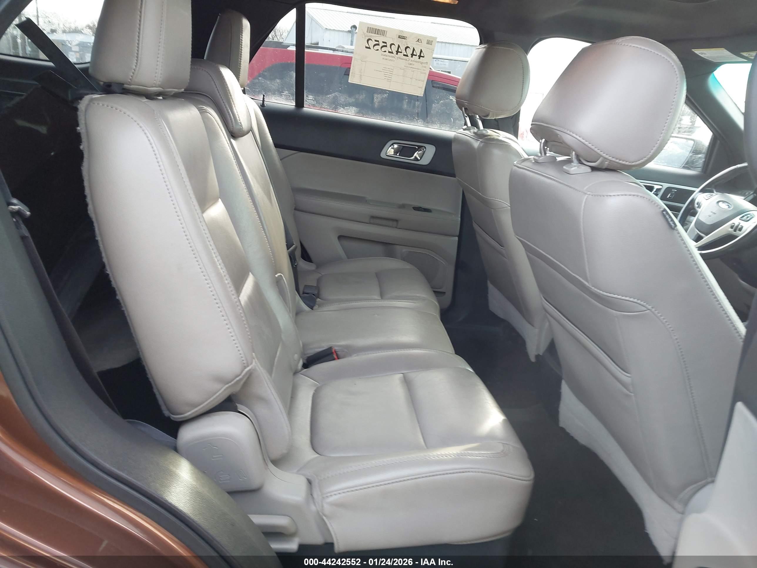 FORD EXPLORER image 8