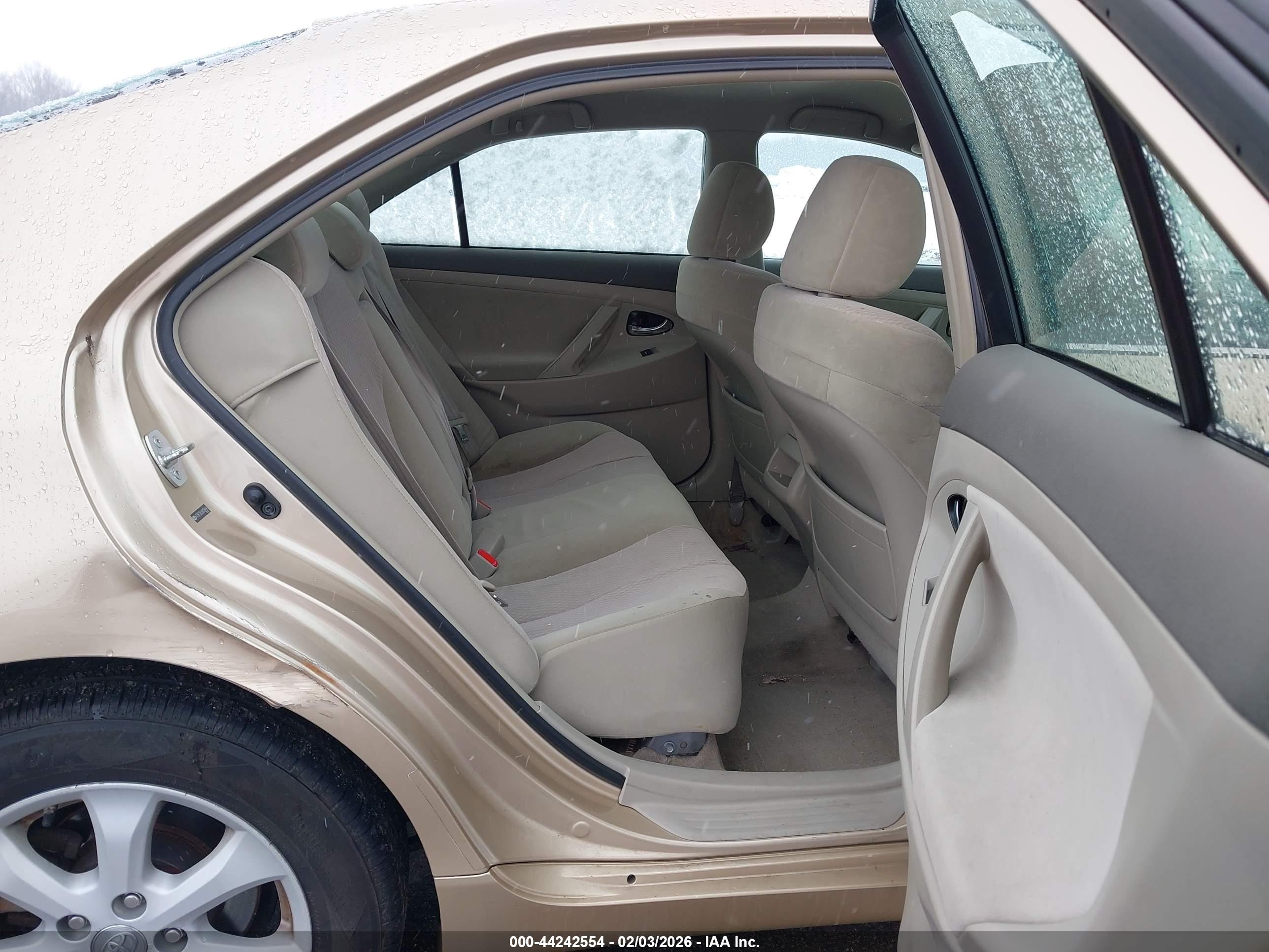 TOYOTA CAMRY image 8