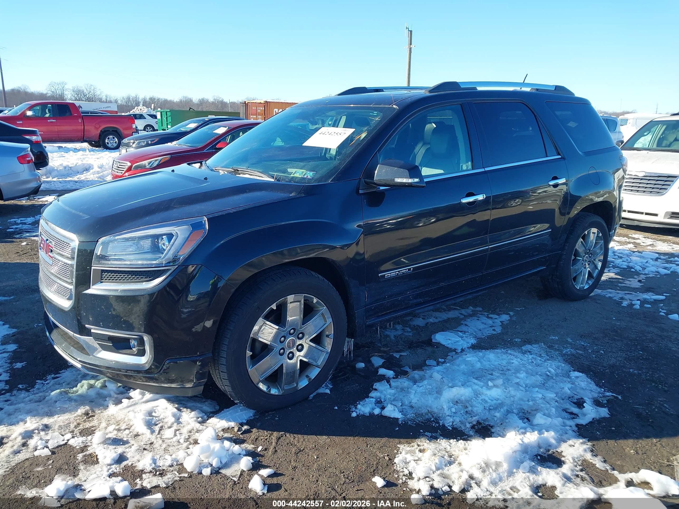 GMC ACADIA image 2
