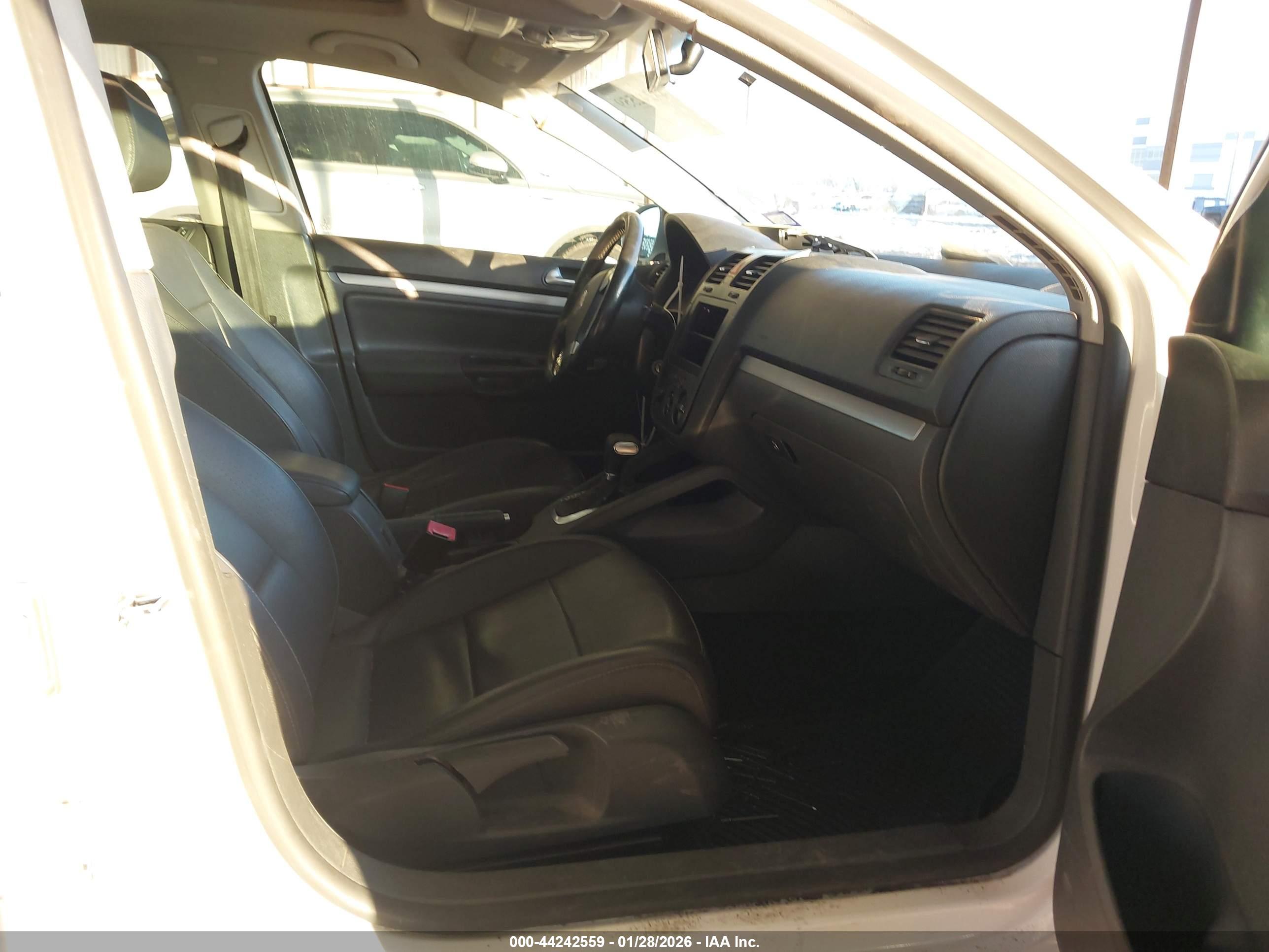 VOLKSWAGEN JETTA image 5