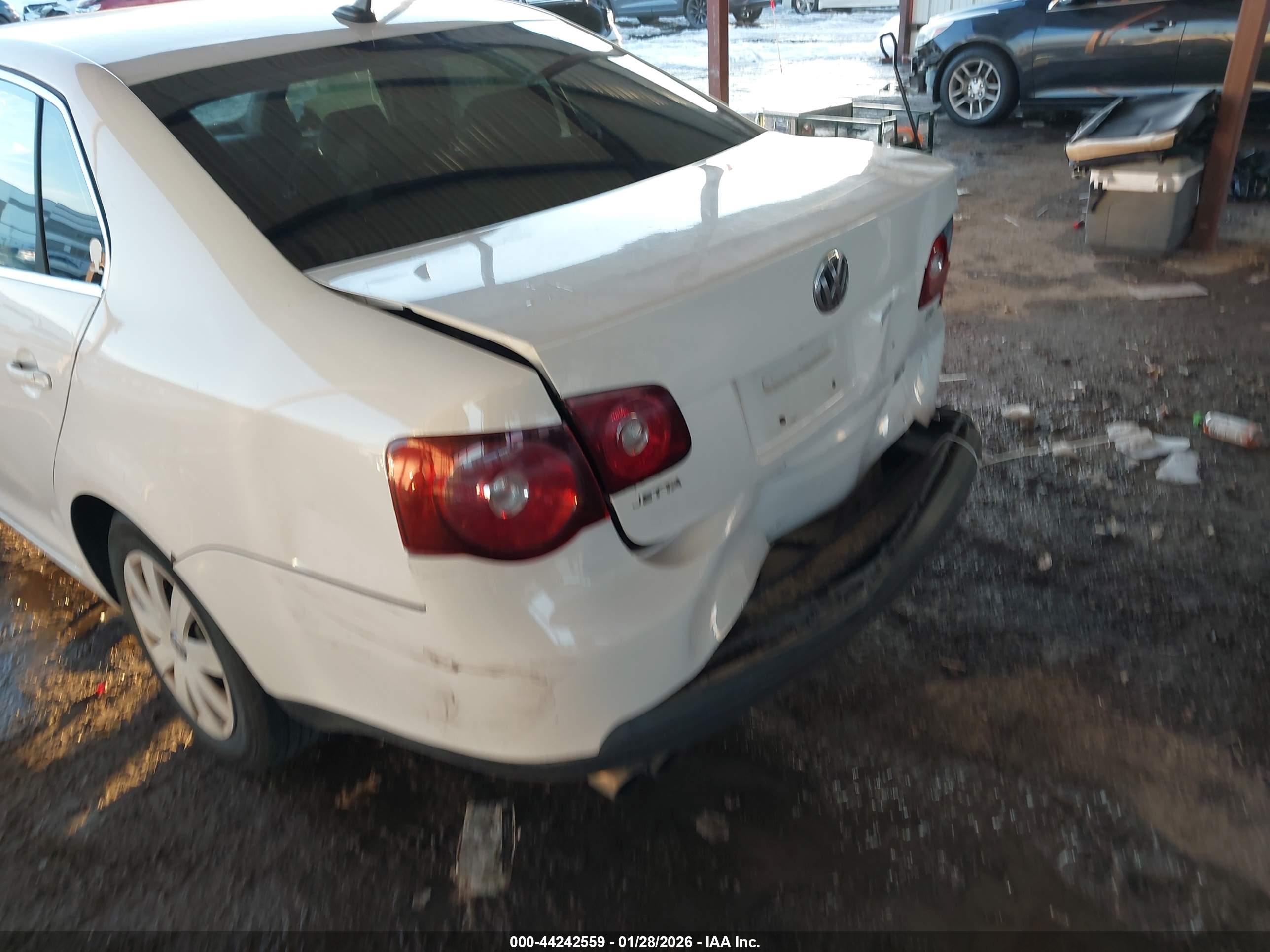 VOLKSWAGEN JETTA image 6