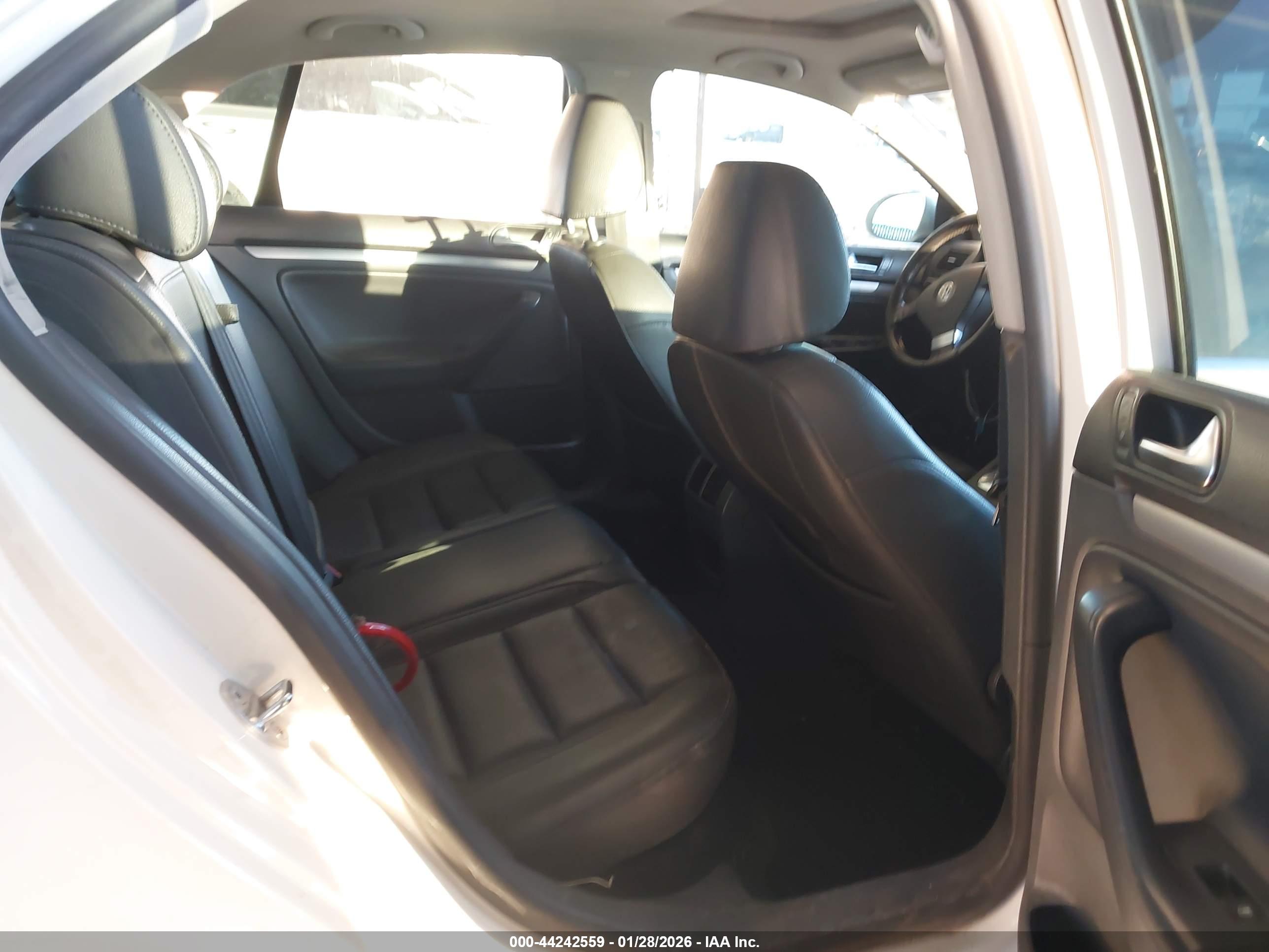 VOLKSWAGEN JETTA image 8