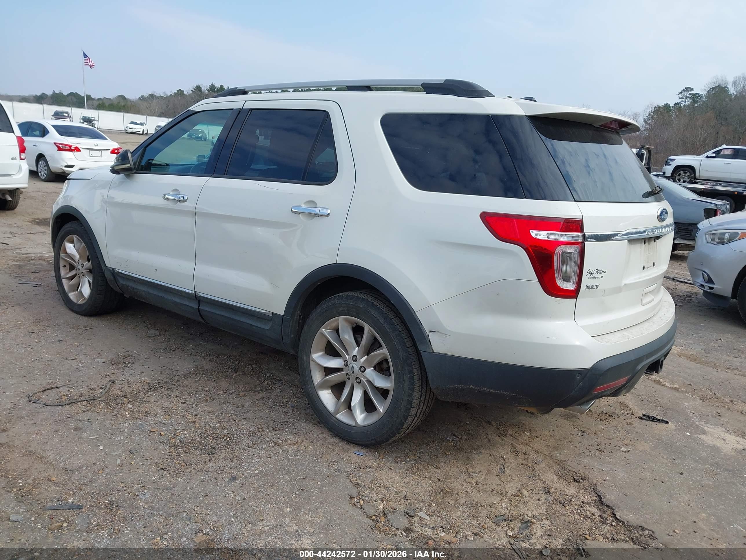 FORD EXPLORER image 3