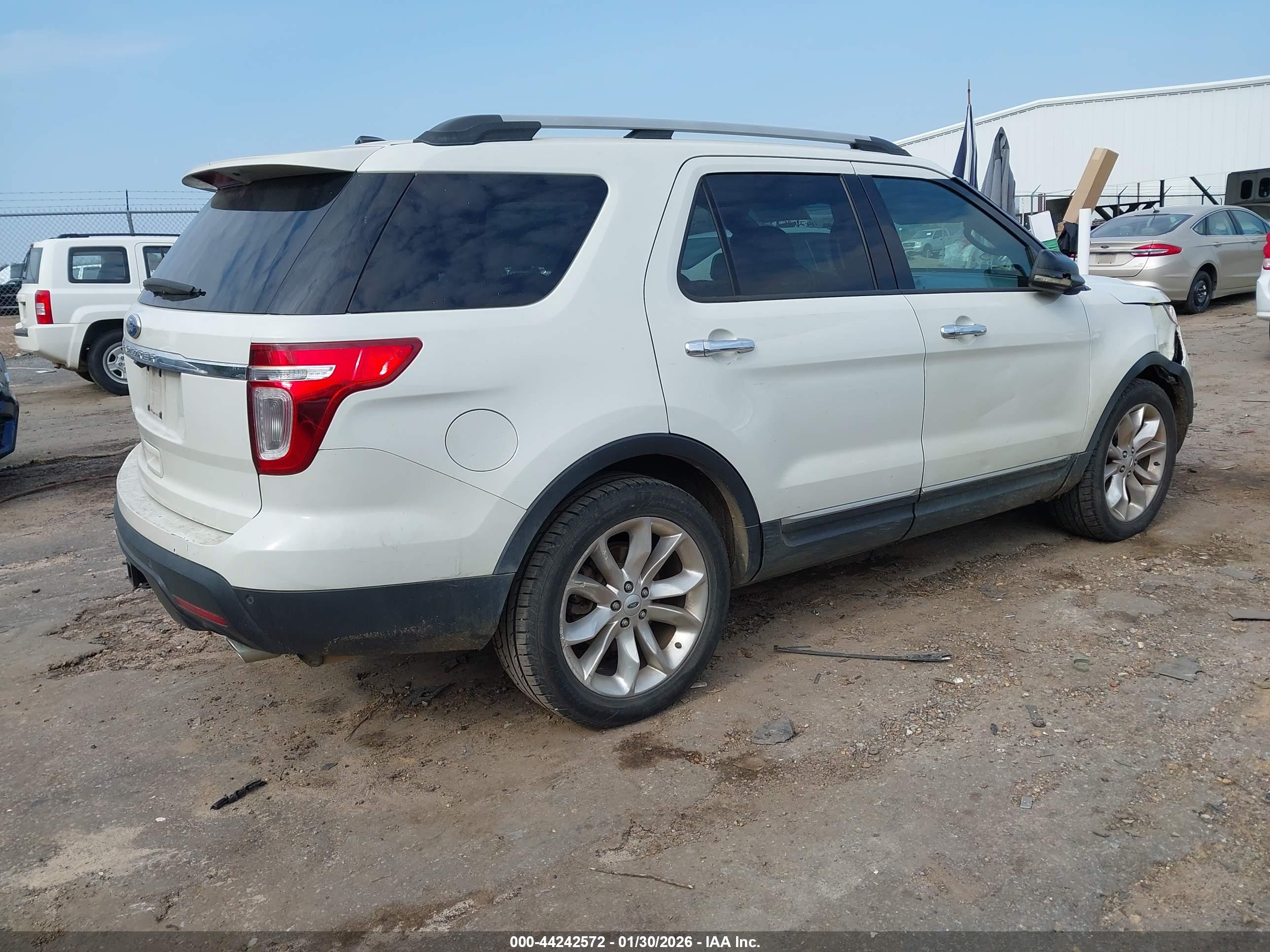 FORD EXPLORER image 4