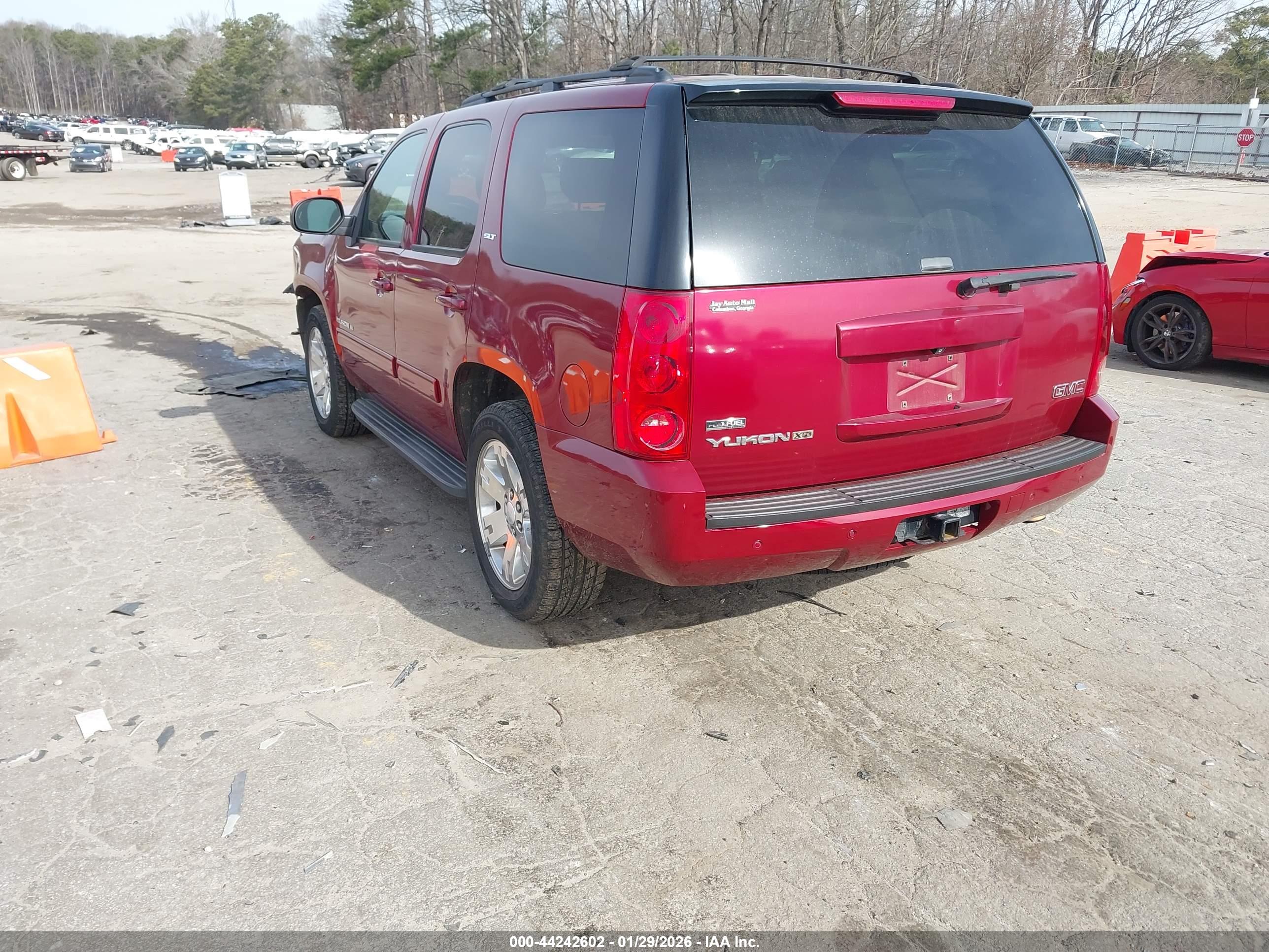 GMC YUKON image 3