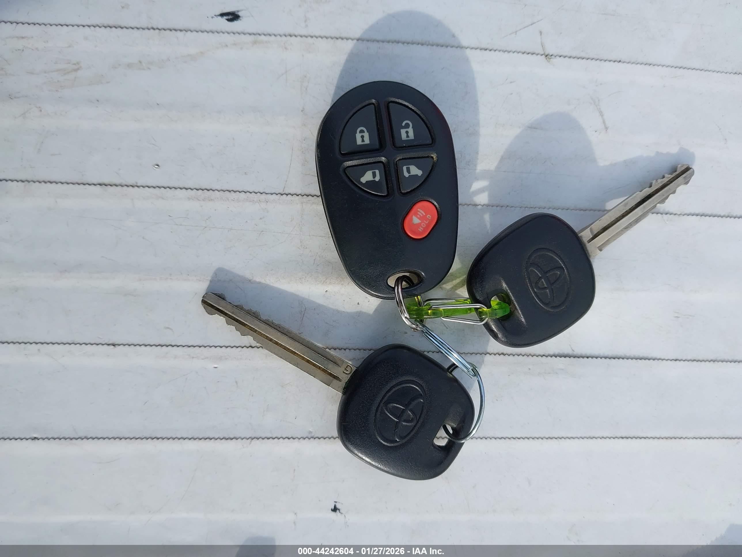 TOYOTA SIENNA image 11